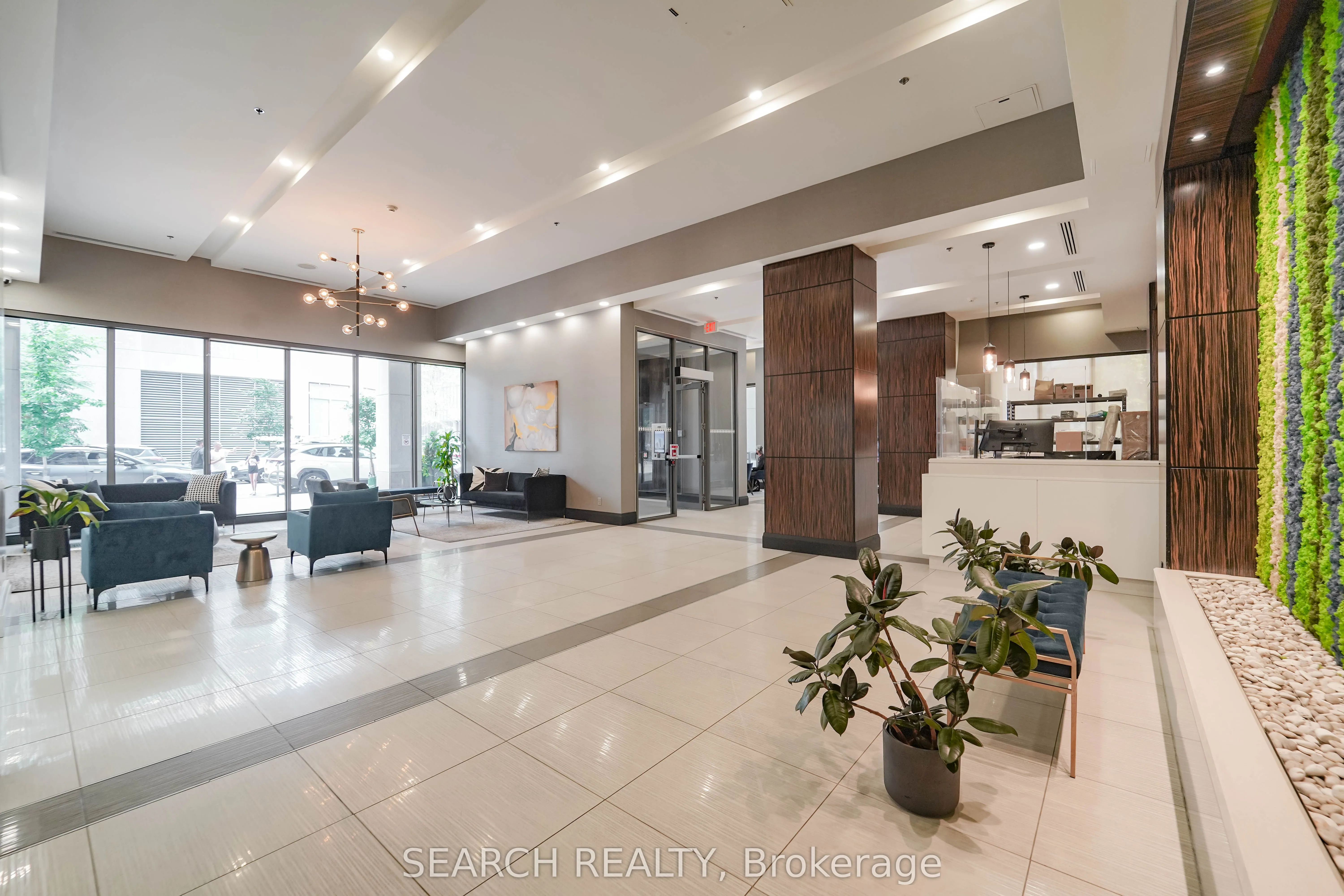 19 Grand Trunk Crescent, #201