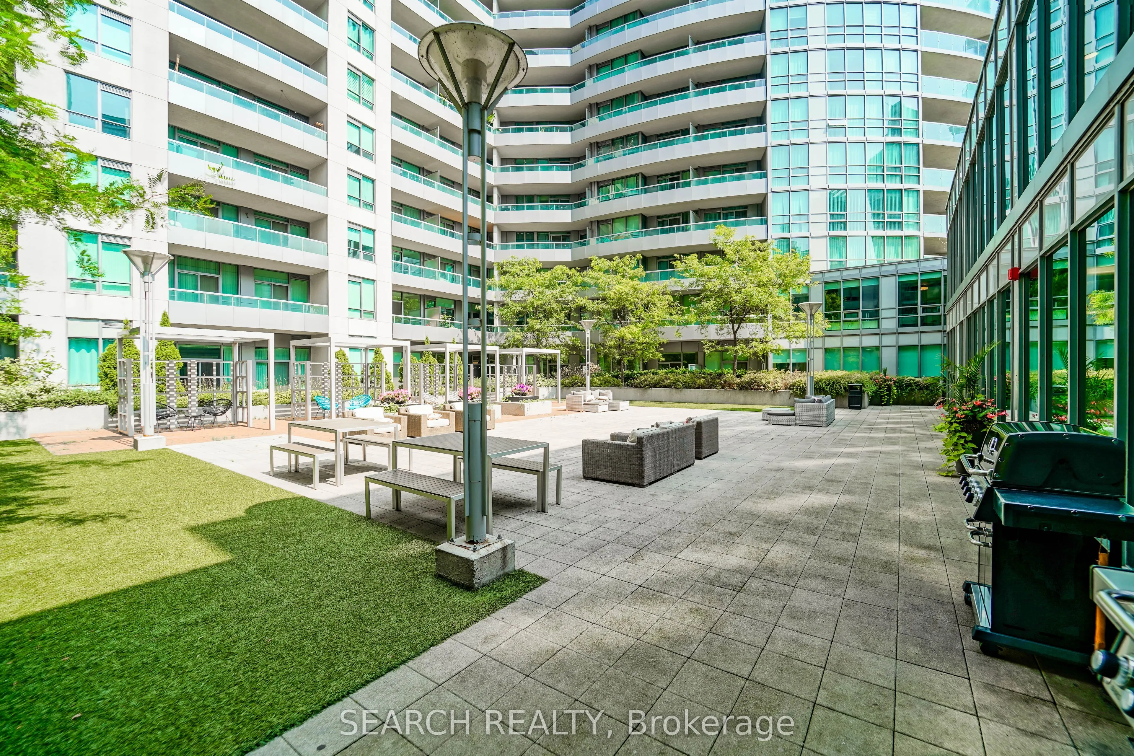 19 Grand Trunk Crescent, #201