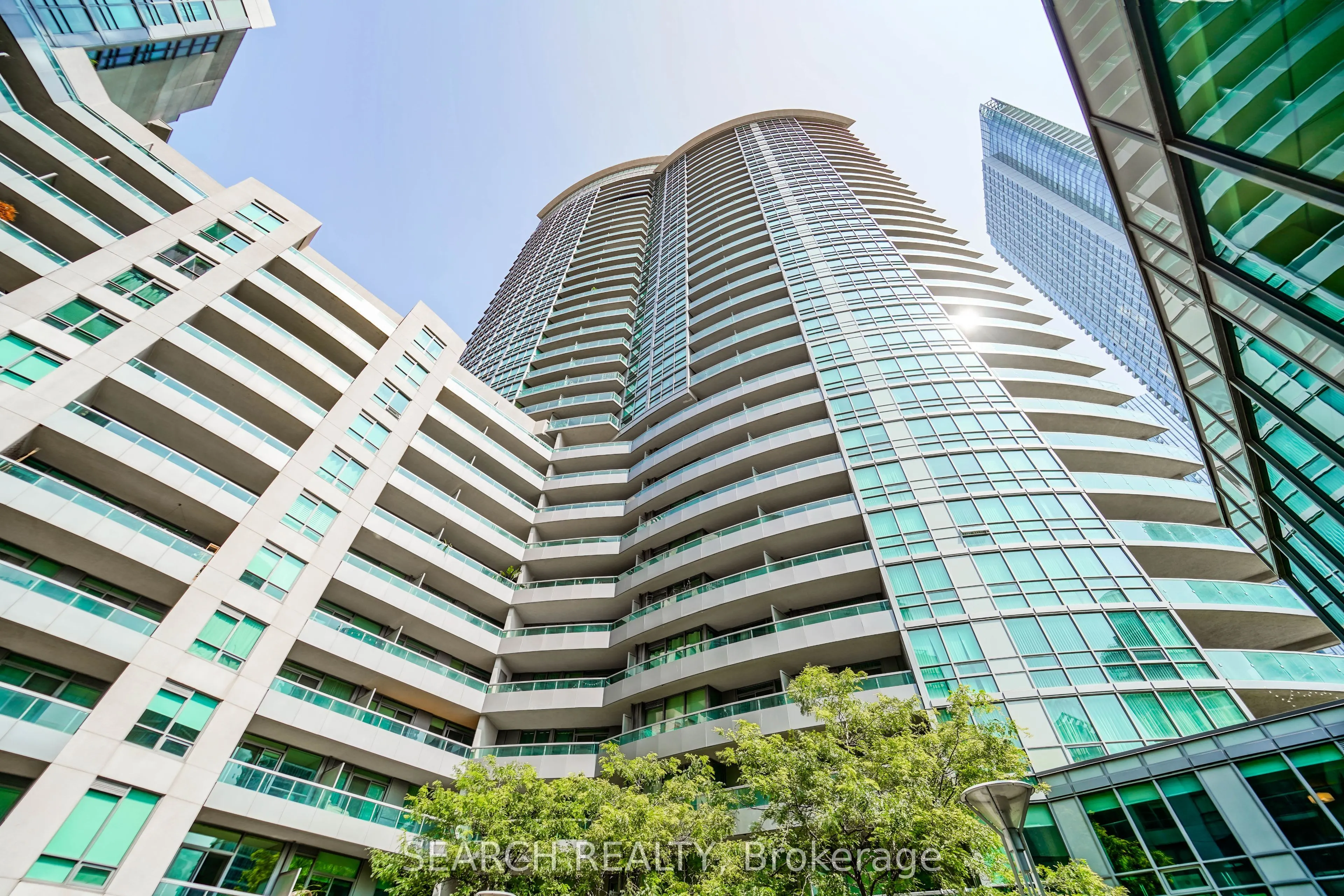 19 Grand Trunk Crescent, #201