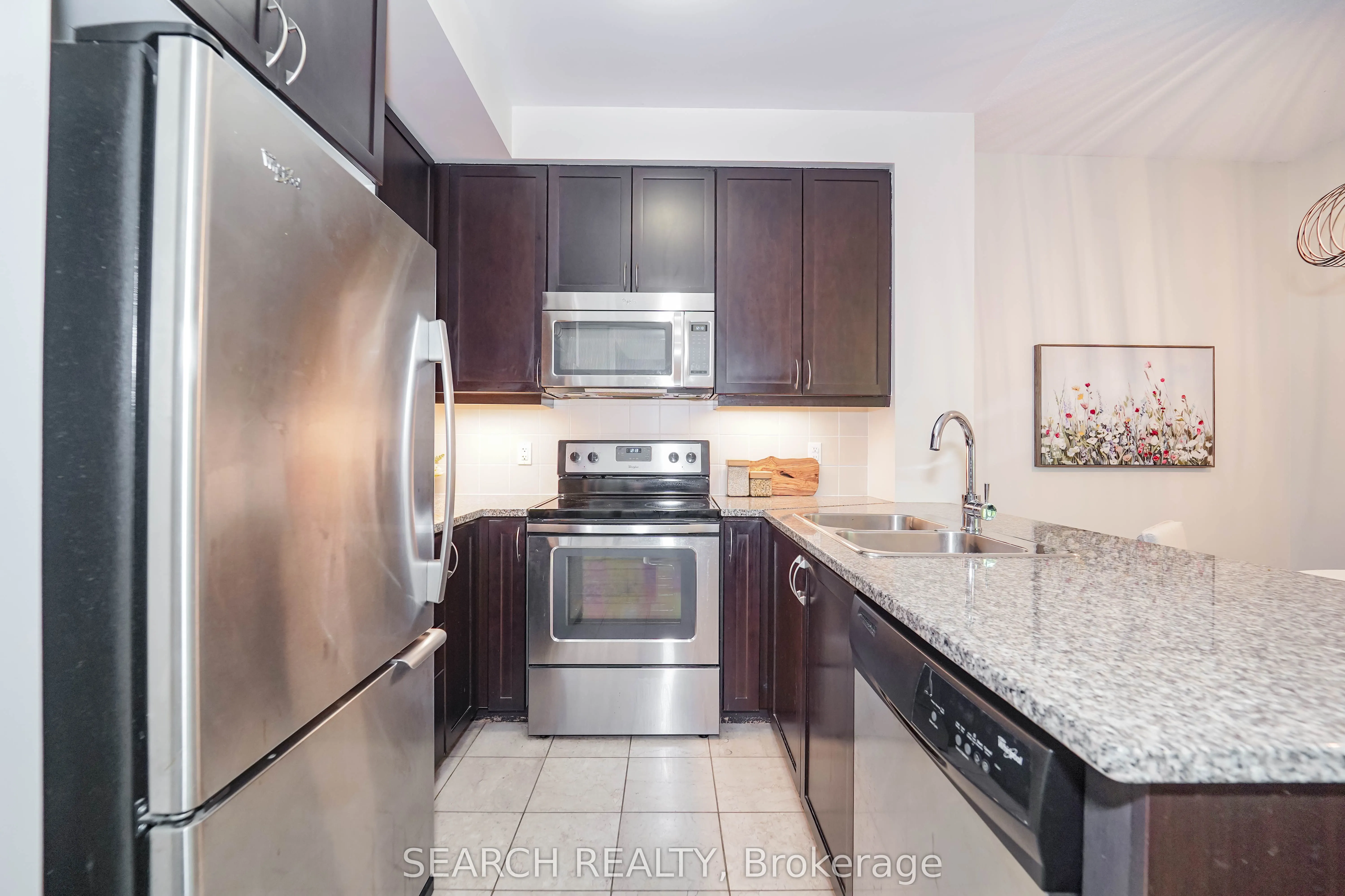 19 Grand Trunk Crescent, #201