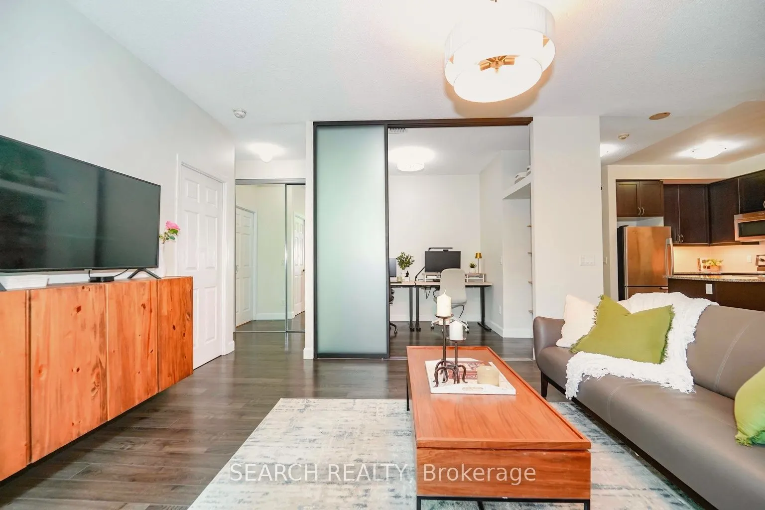 19 Grand Trunk Crescent, #201