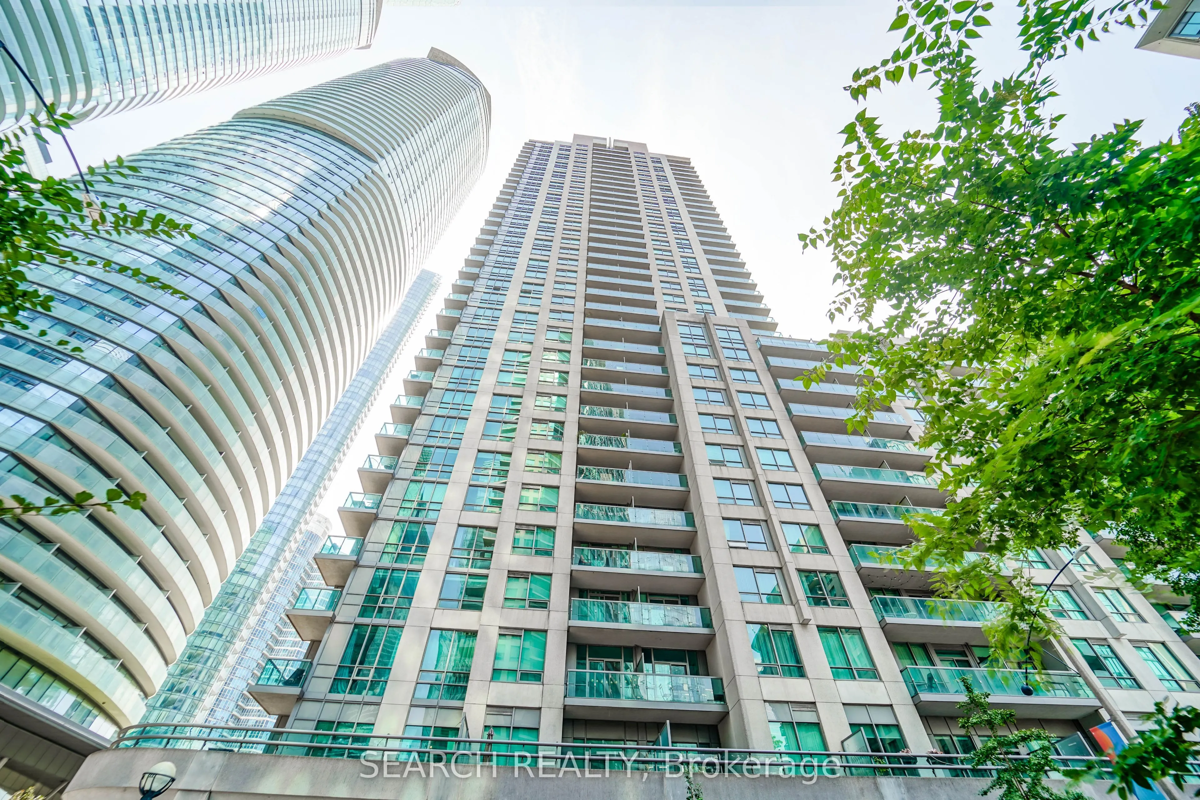 19 Grand Trunk Crescent, #201