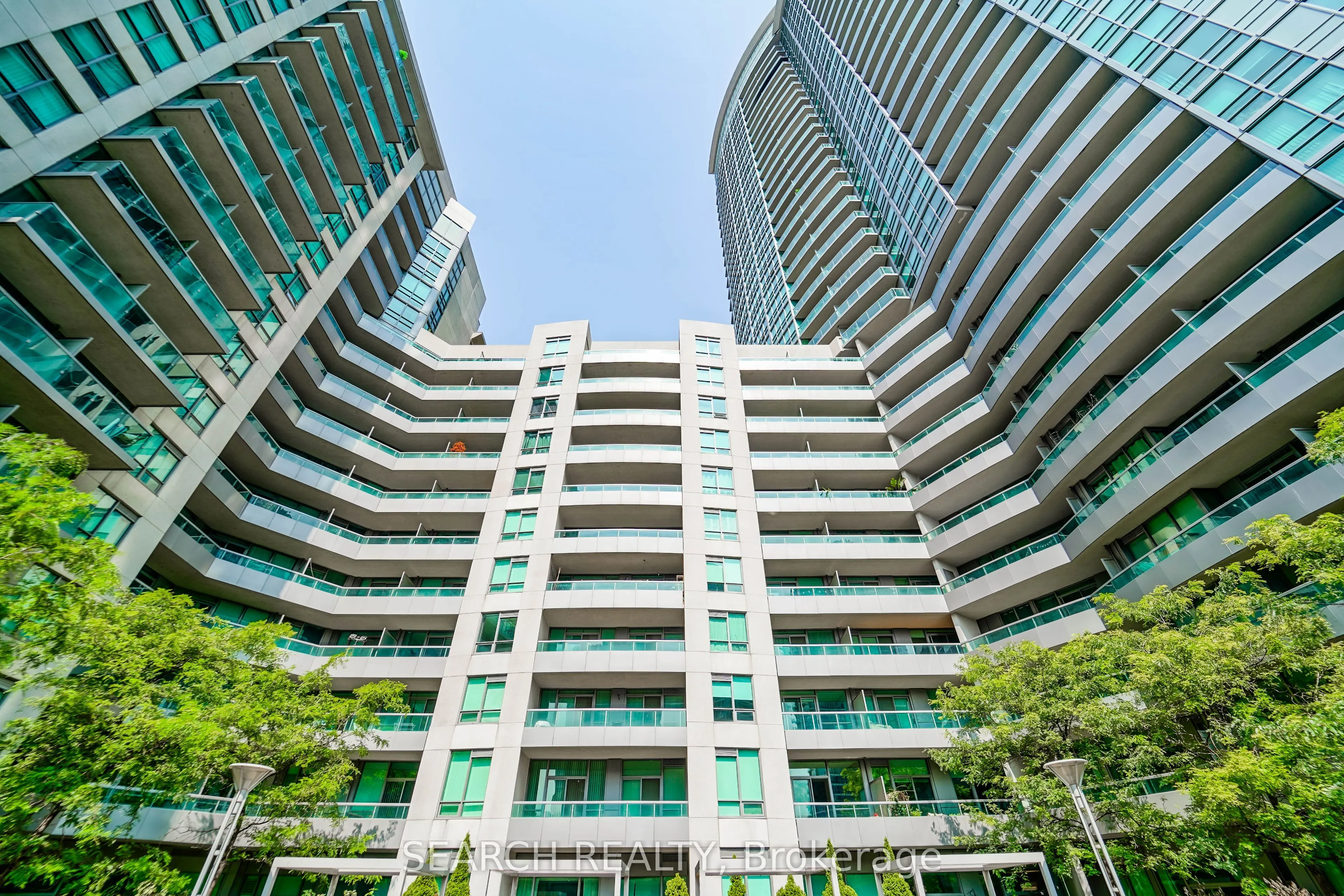 19 Grand Trunk Crescent, #201