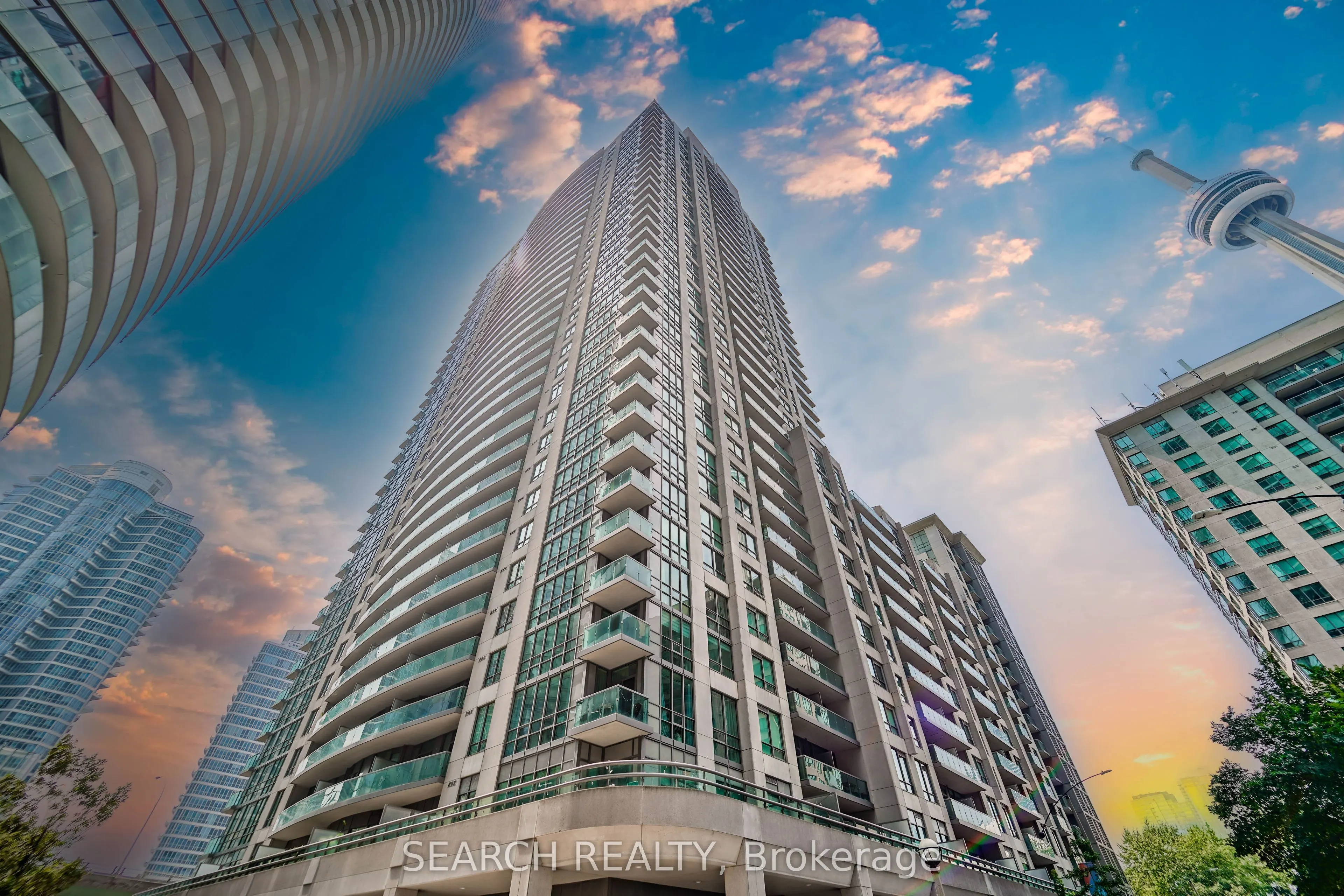 19 Grand Trunk Crescent, #201