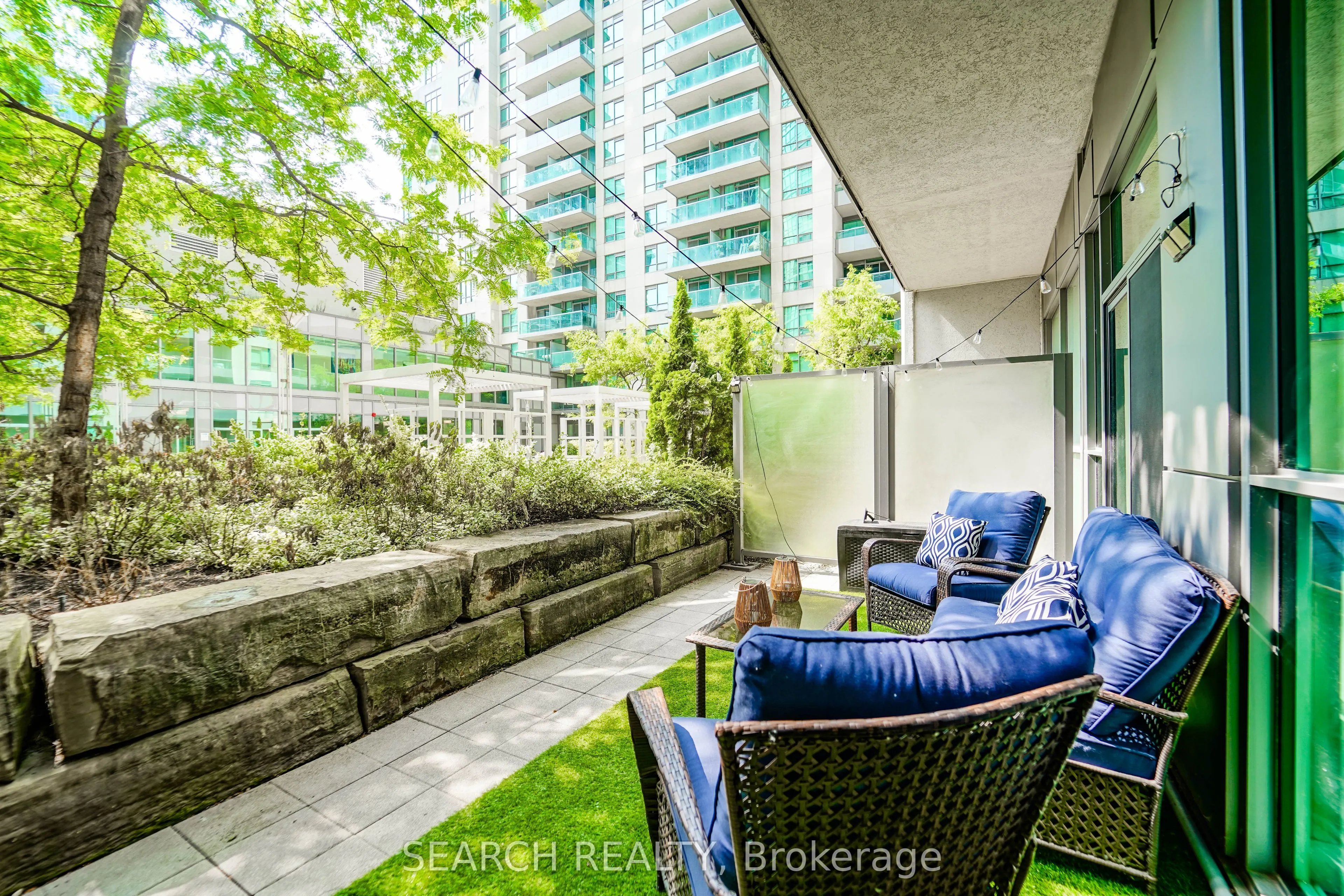 19 Grand Trunk Crescent, #201