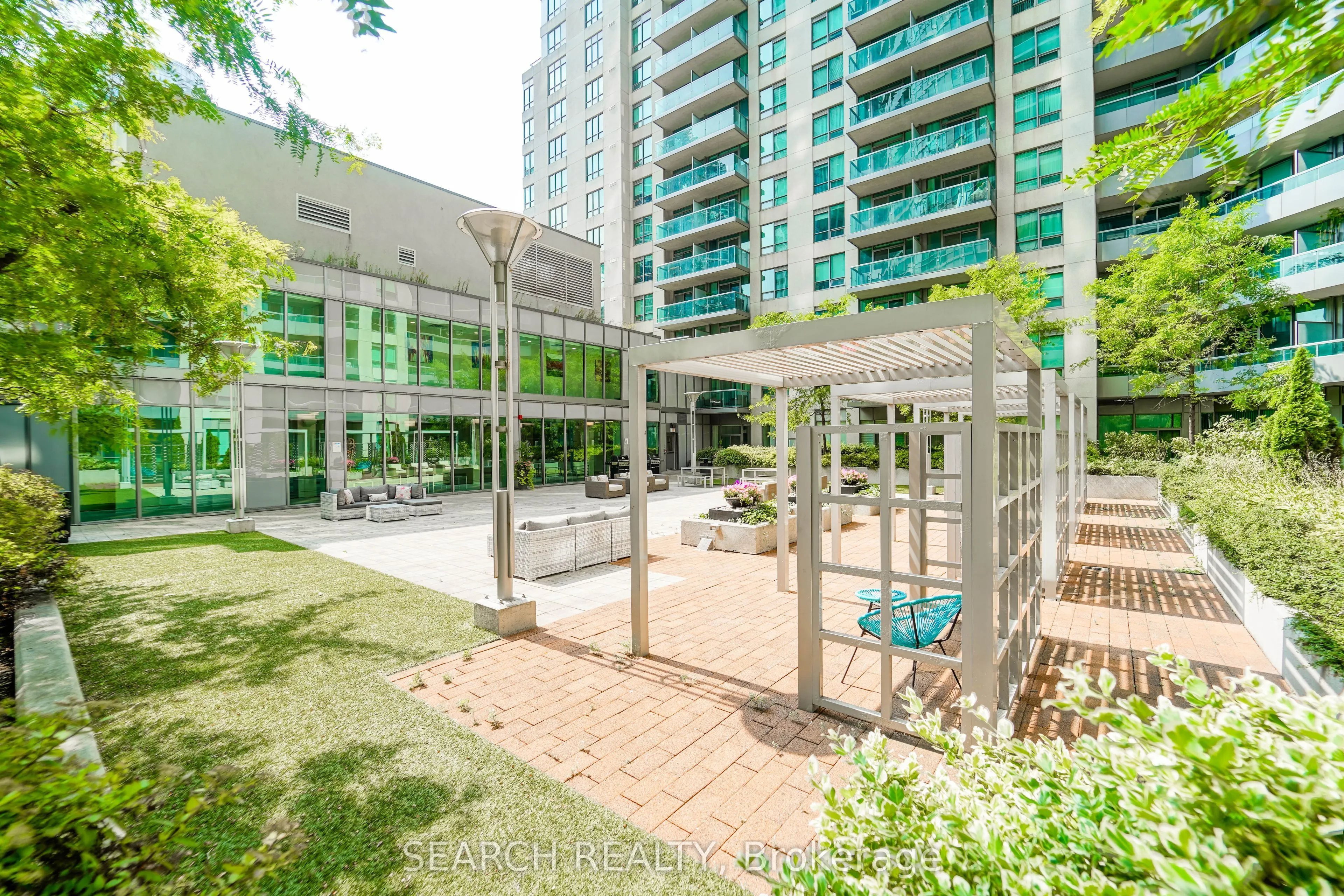 19 Grand Trunk Crescent, #201