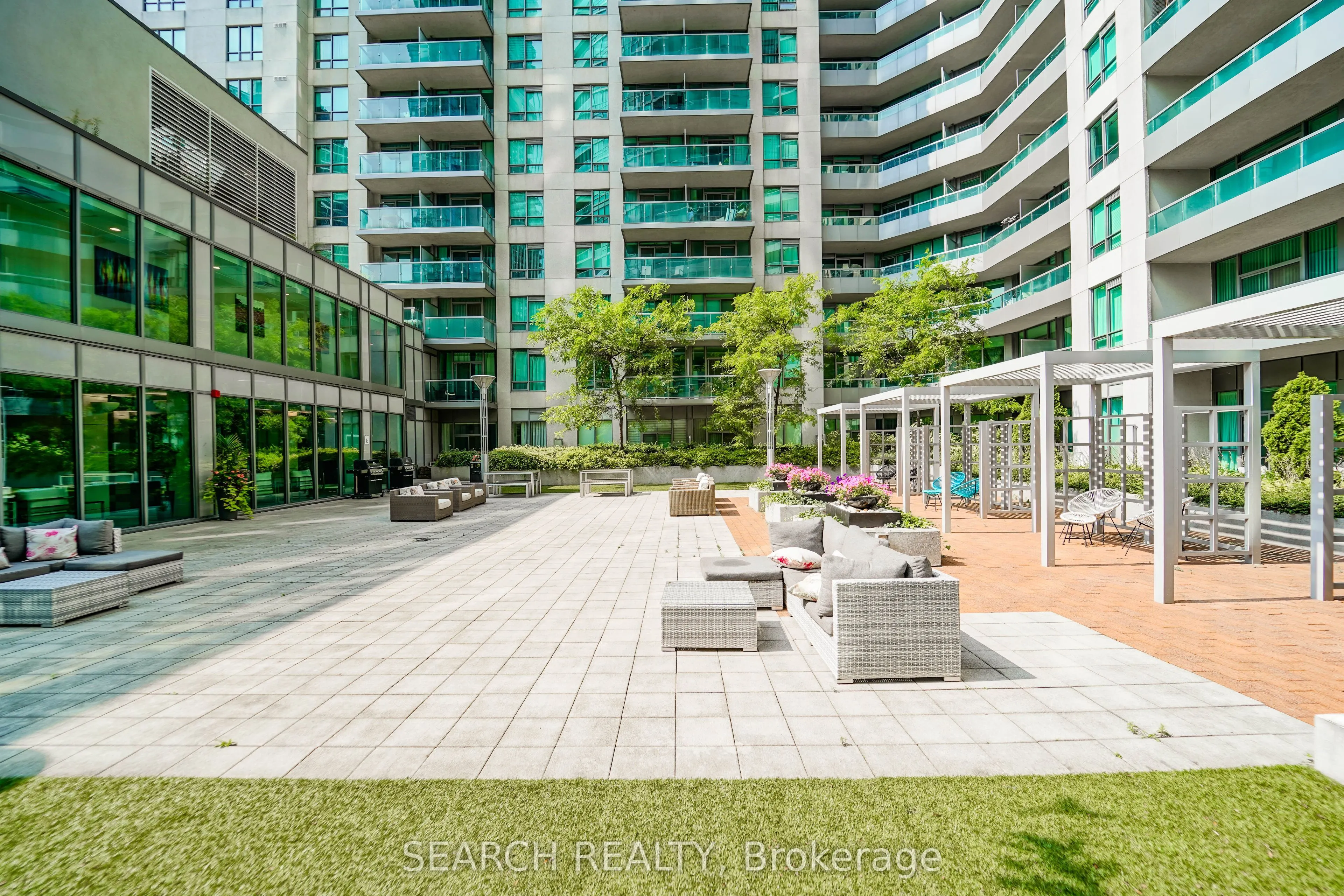 19 Grand Trunk Crescent, #201
