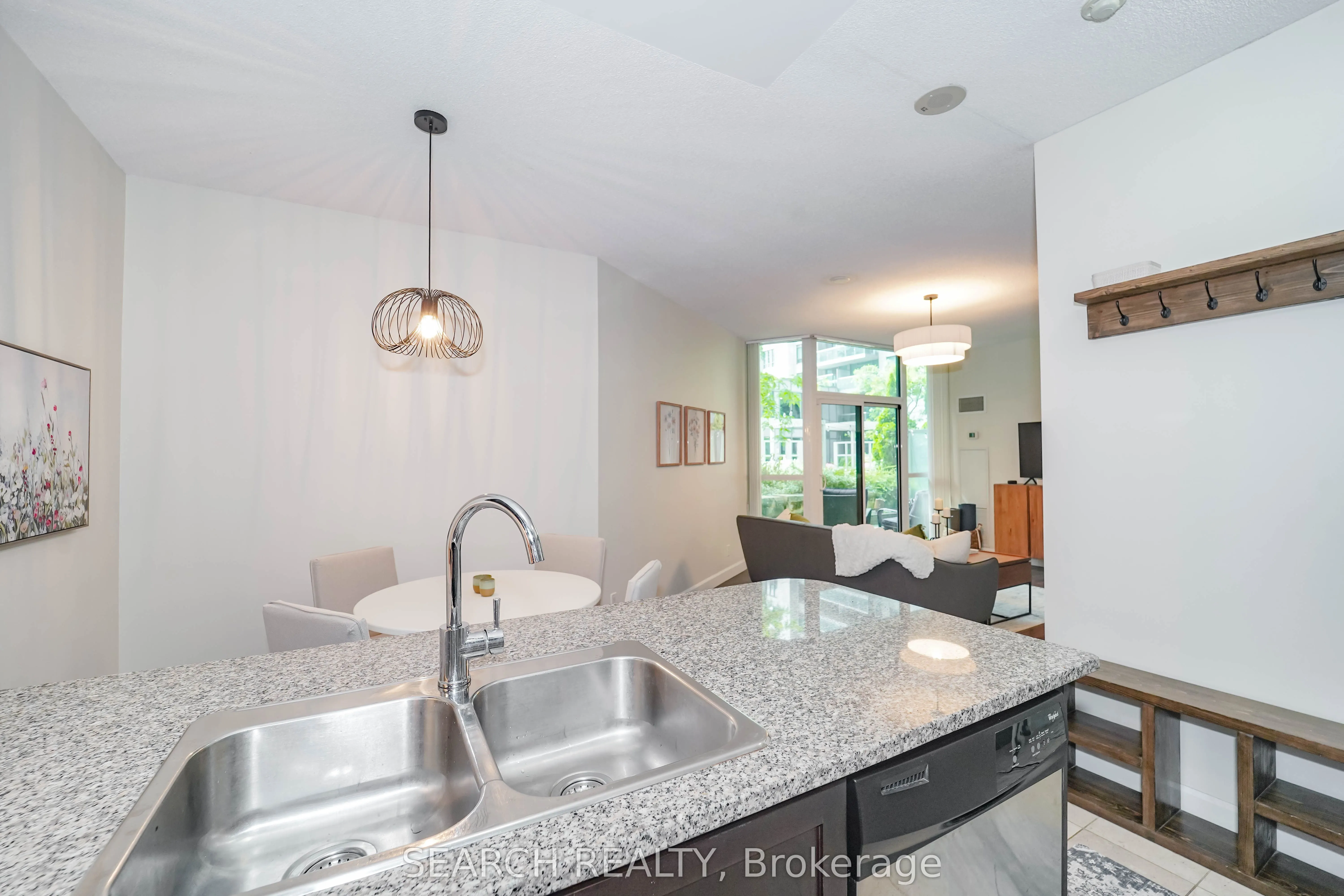19 Grand Trunk Crescent, #201