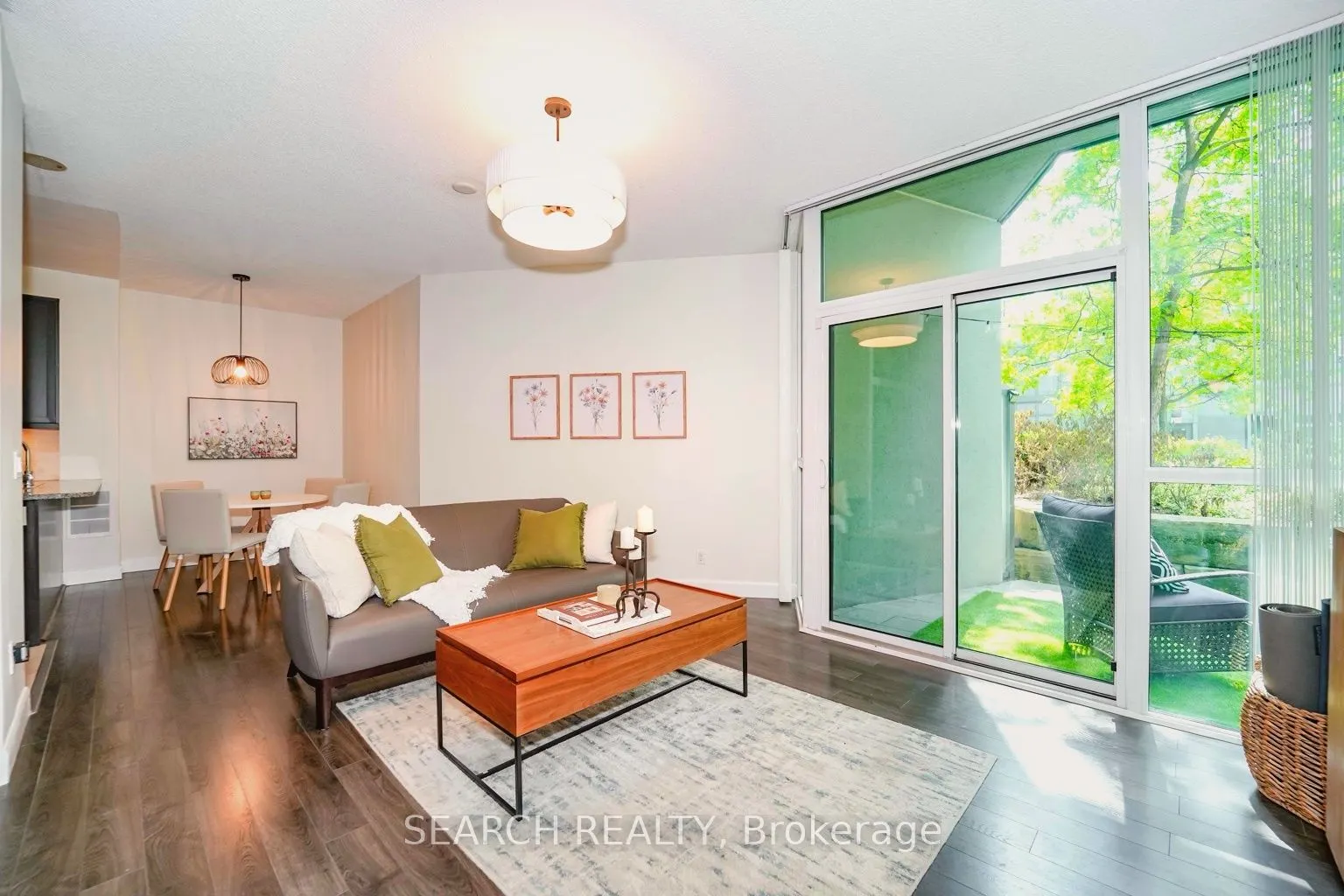 19 Grand Trunk Crescent, #201
