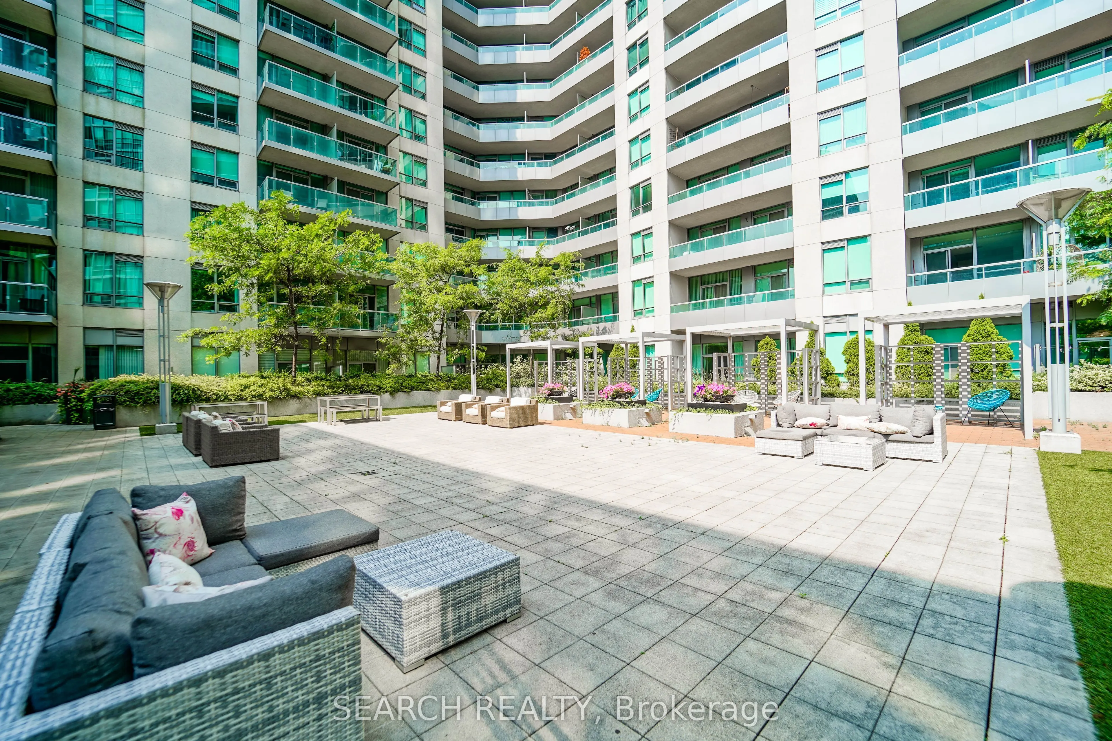 19 Grand Trunk Crescent, #201