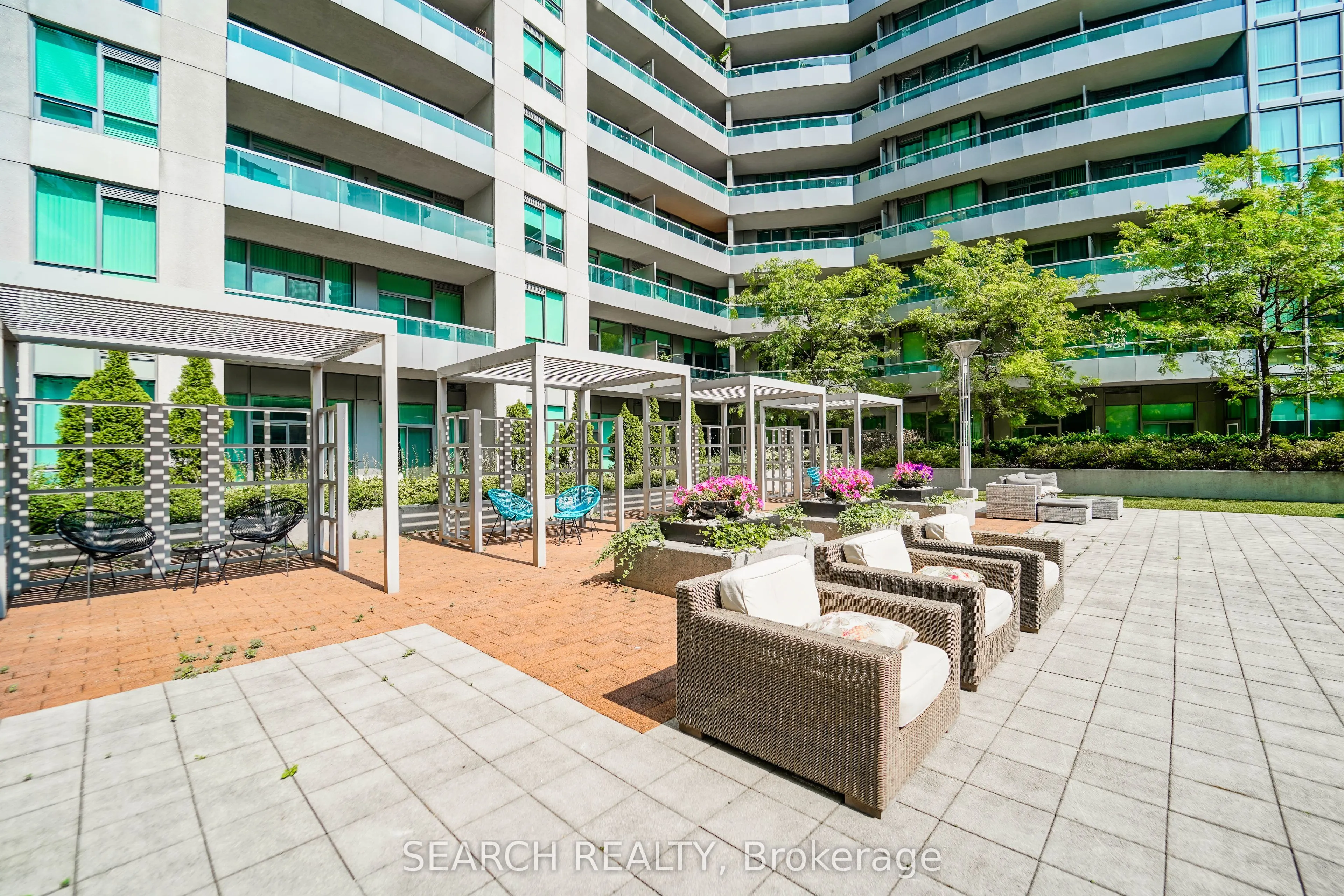 19 Grand Trunk Crescent, #201