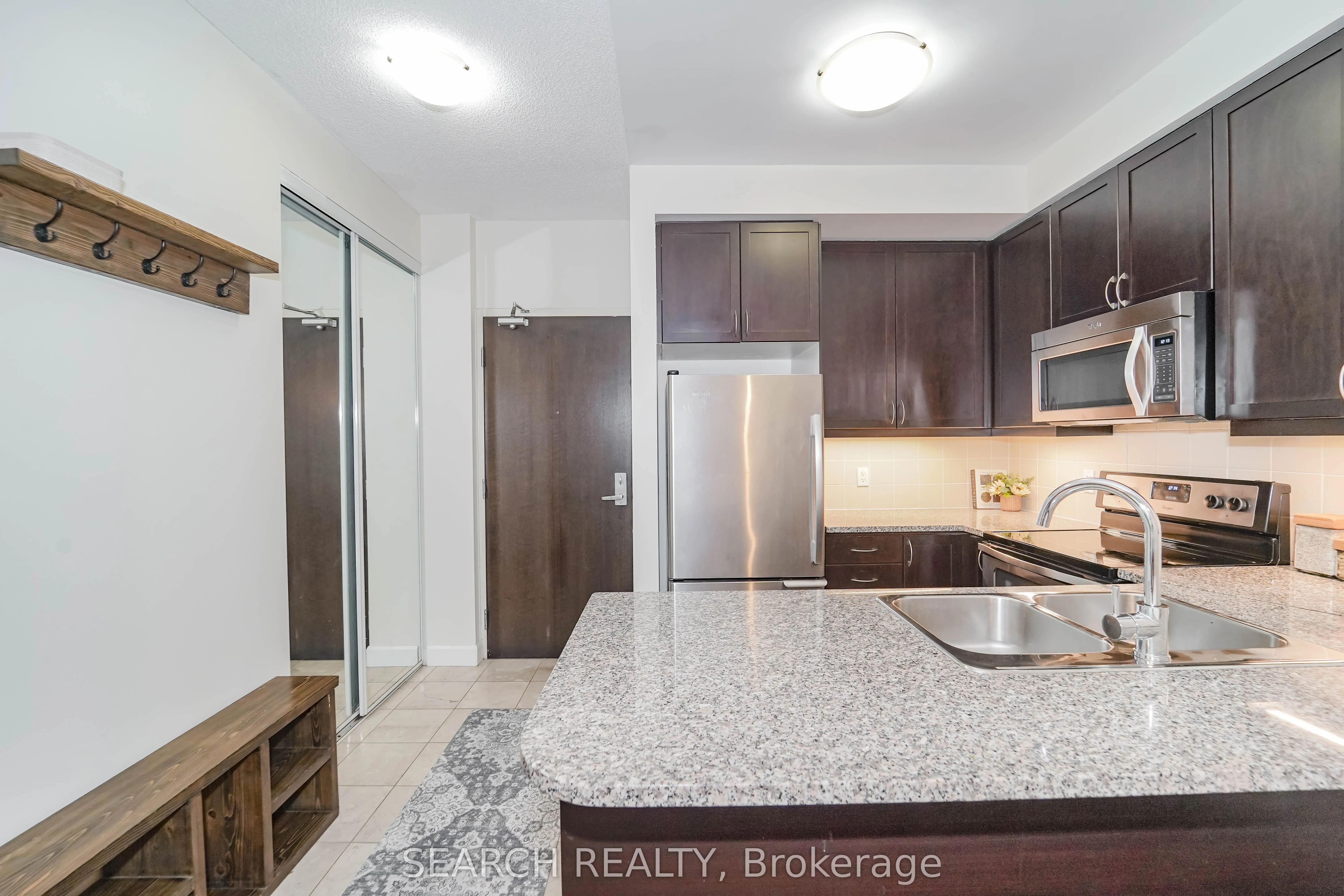 19 Grand Trunk Crescent, #201