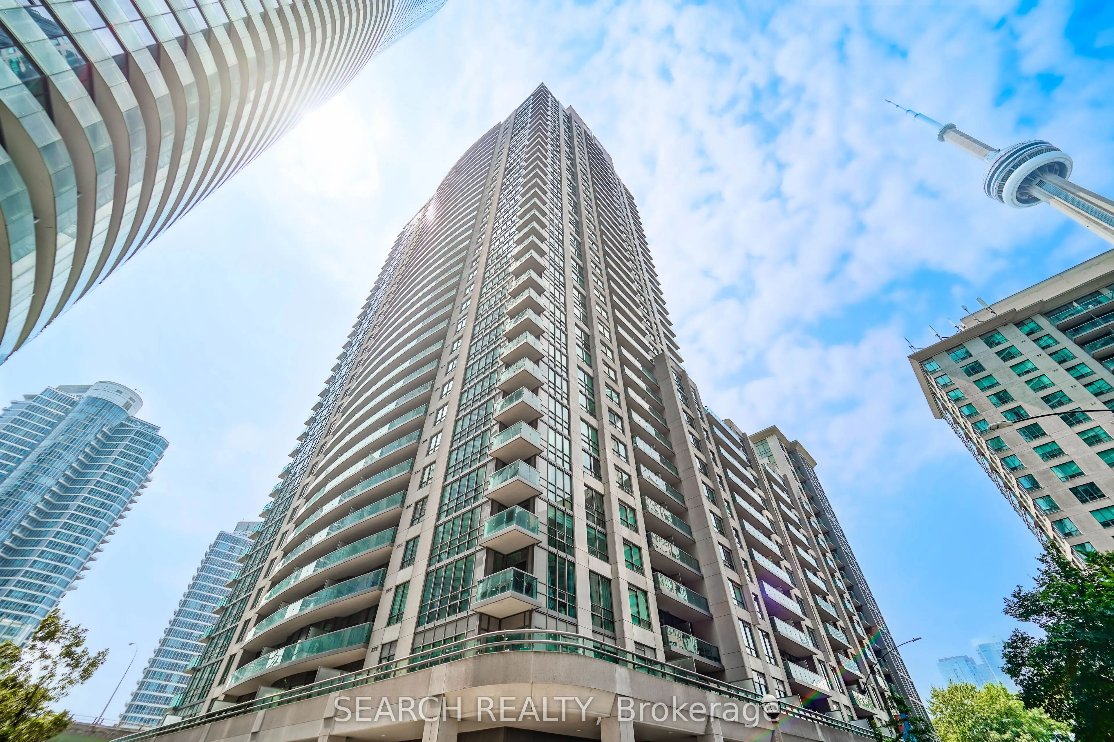 19 Grand Trunk Crescent, #201