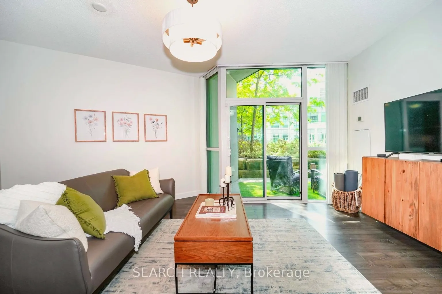 19 Grand Trunk Crescent, #201