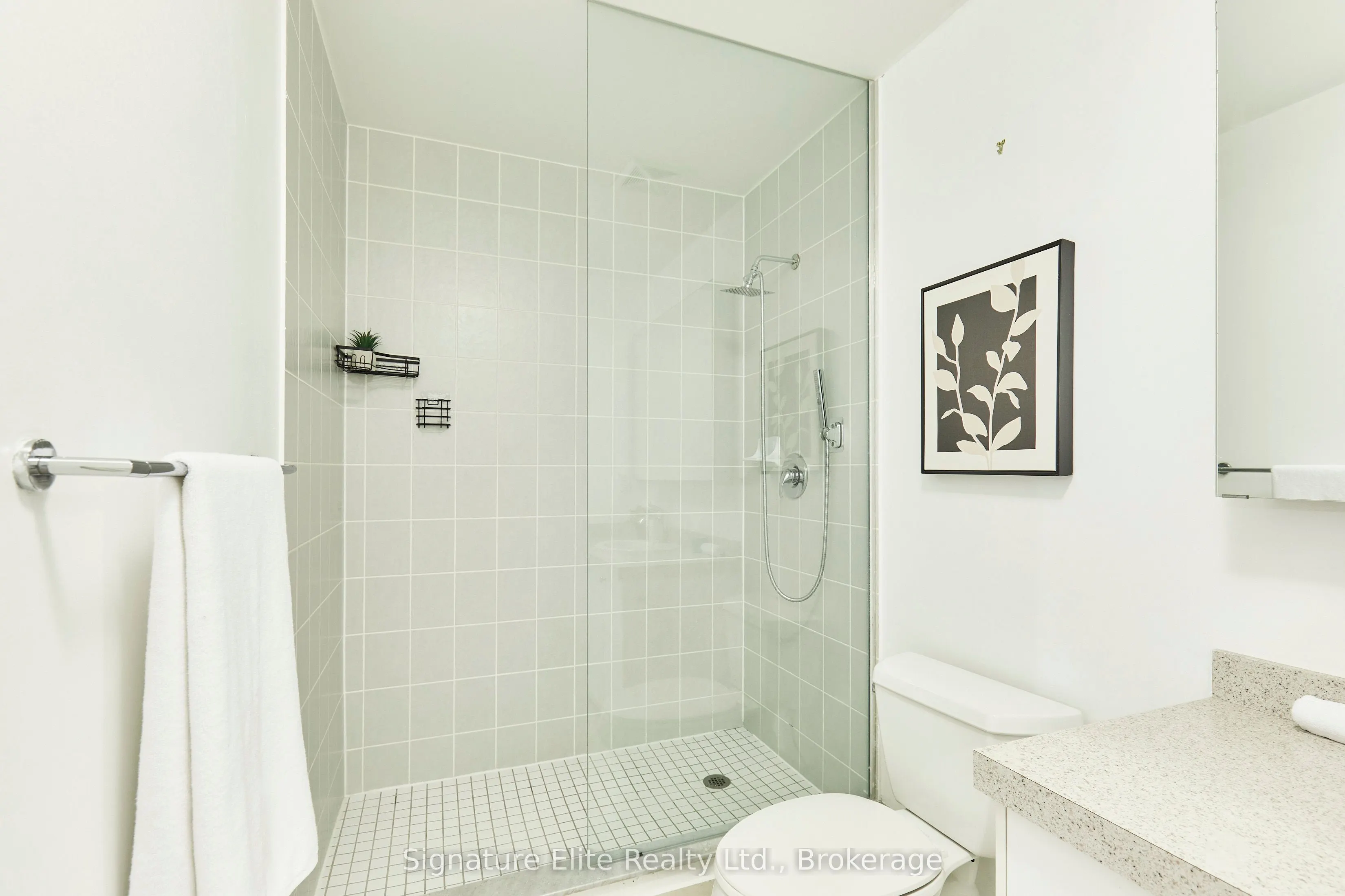 43 Hanna Avenue, #207