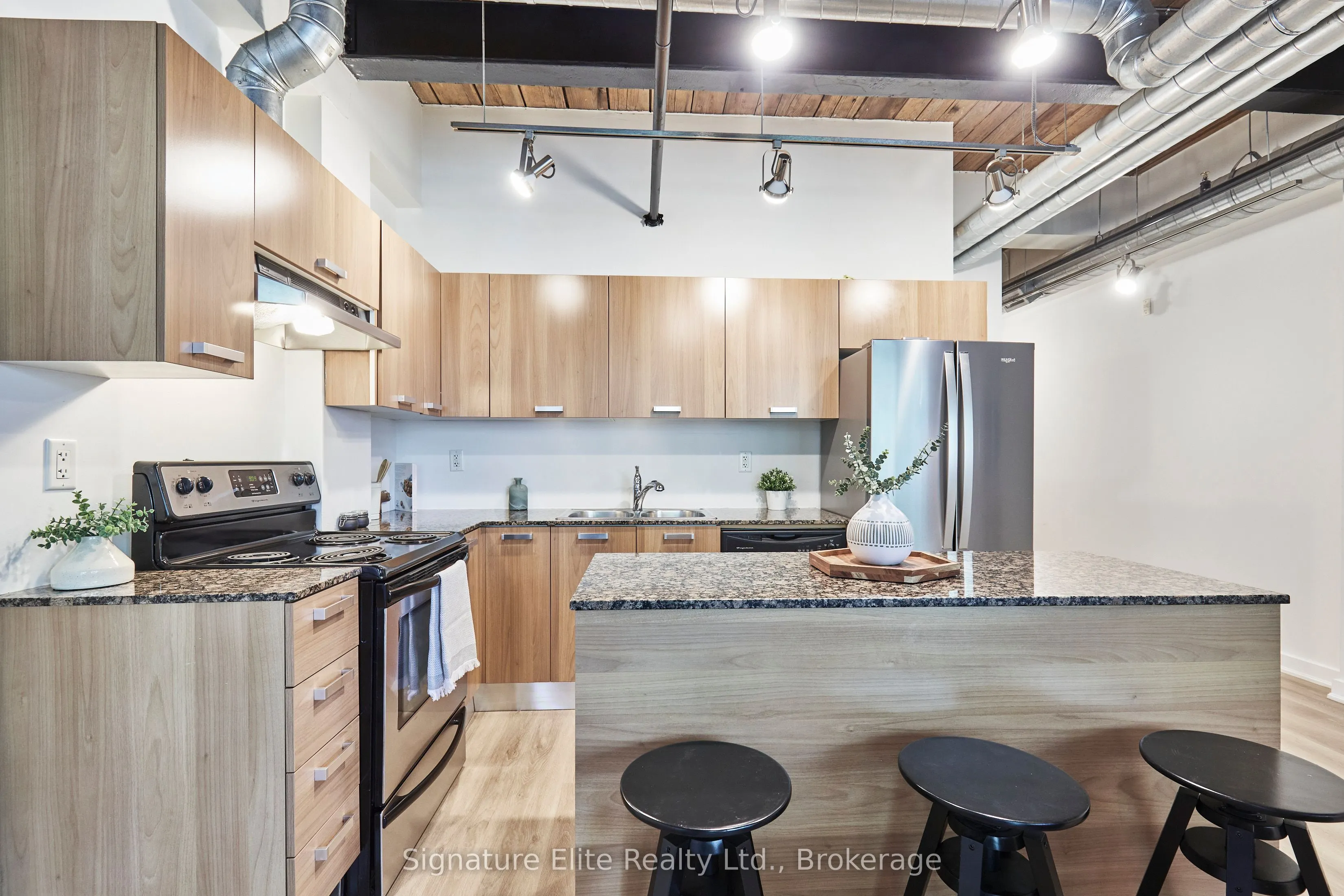 43 Hanna Avenue, #207