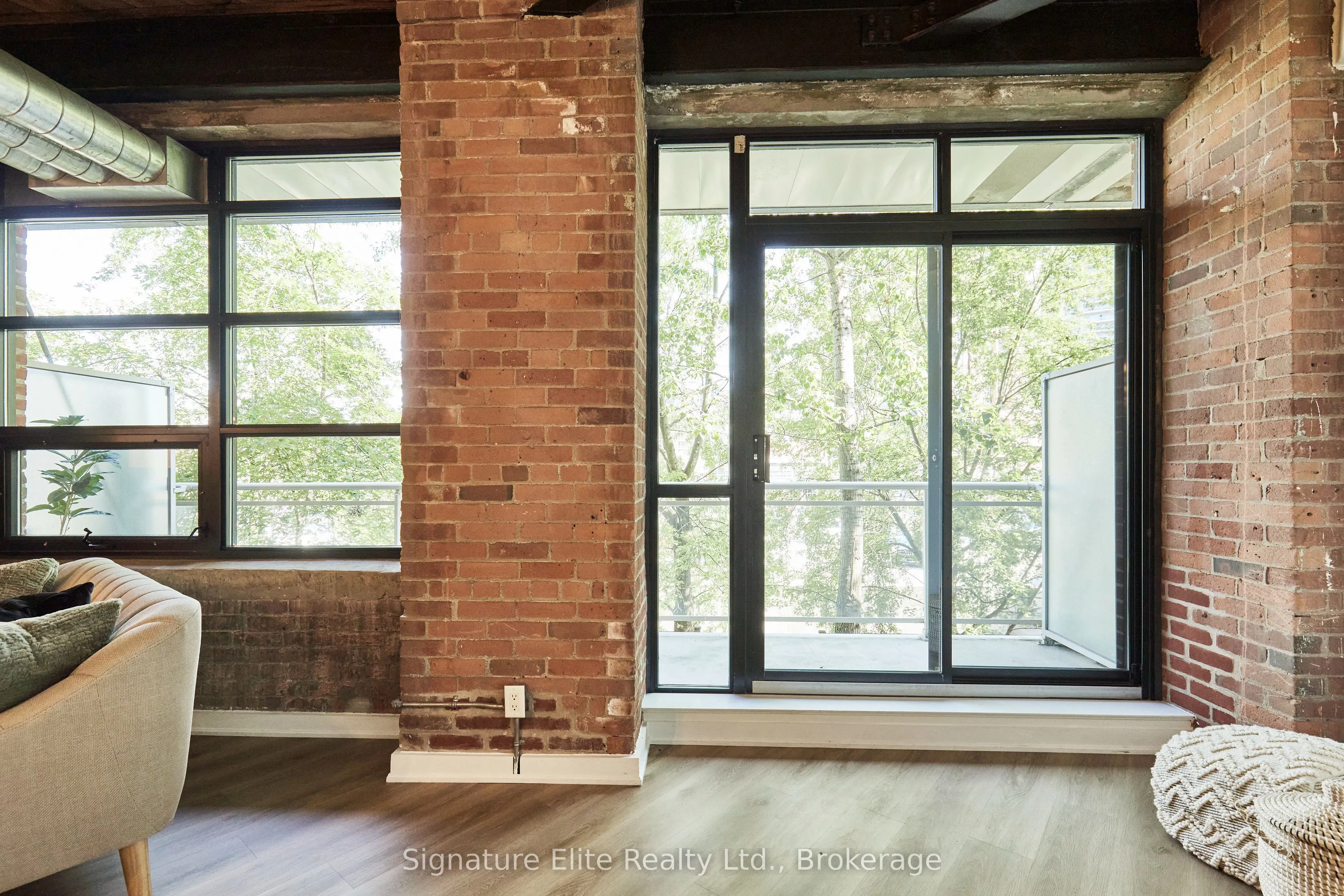 43 Hanna Avenue, #207