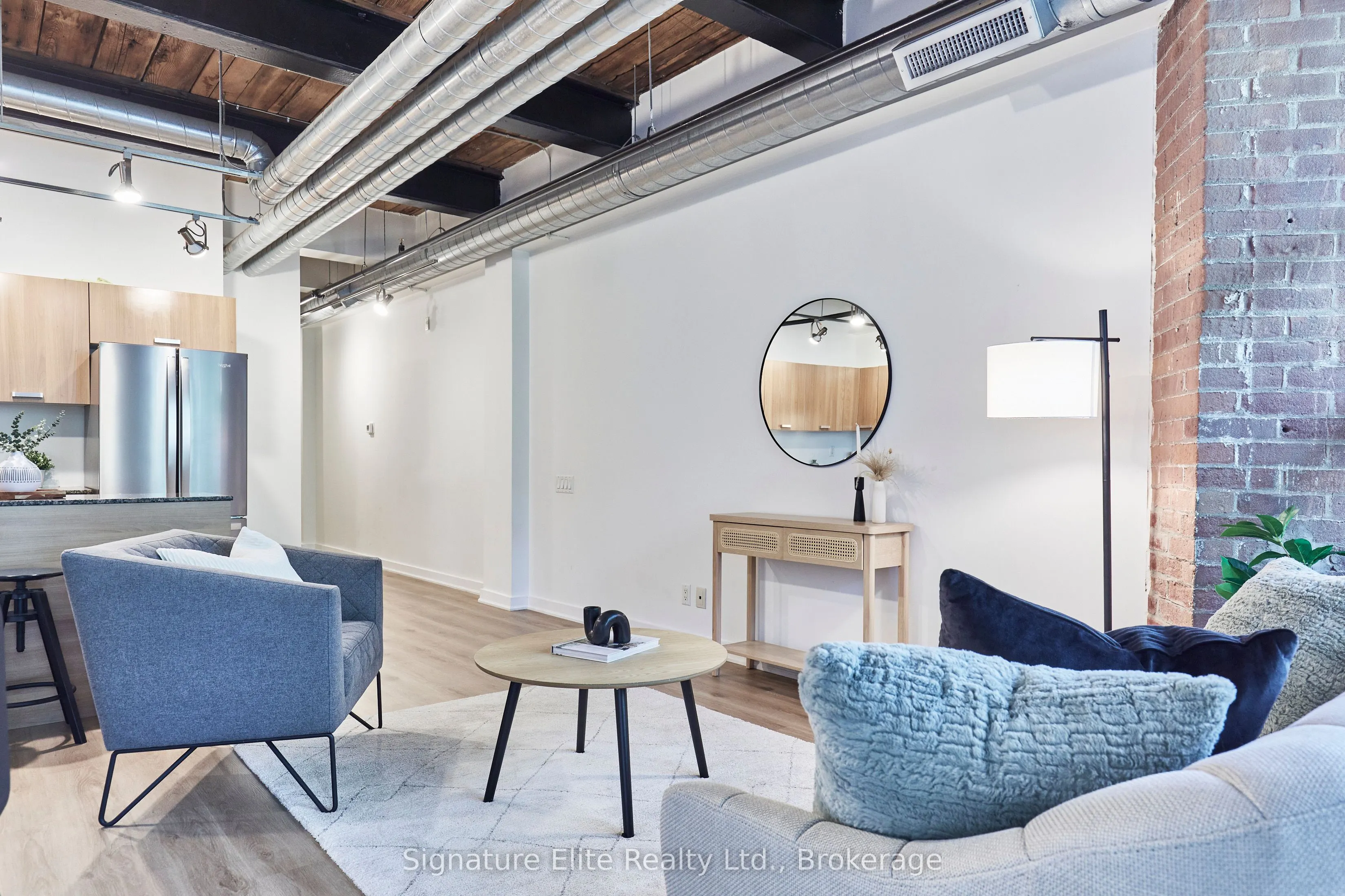 43 Hanna Avenue, #207