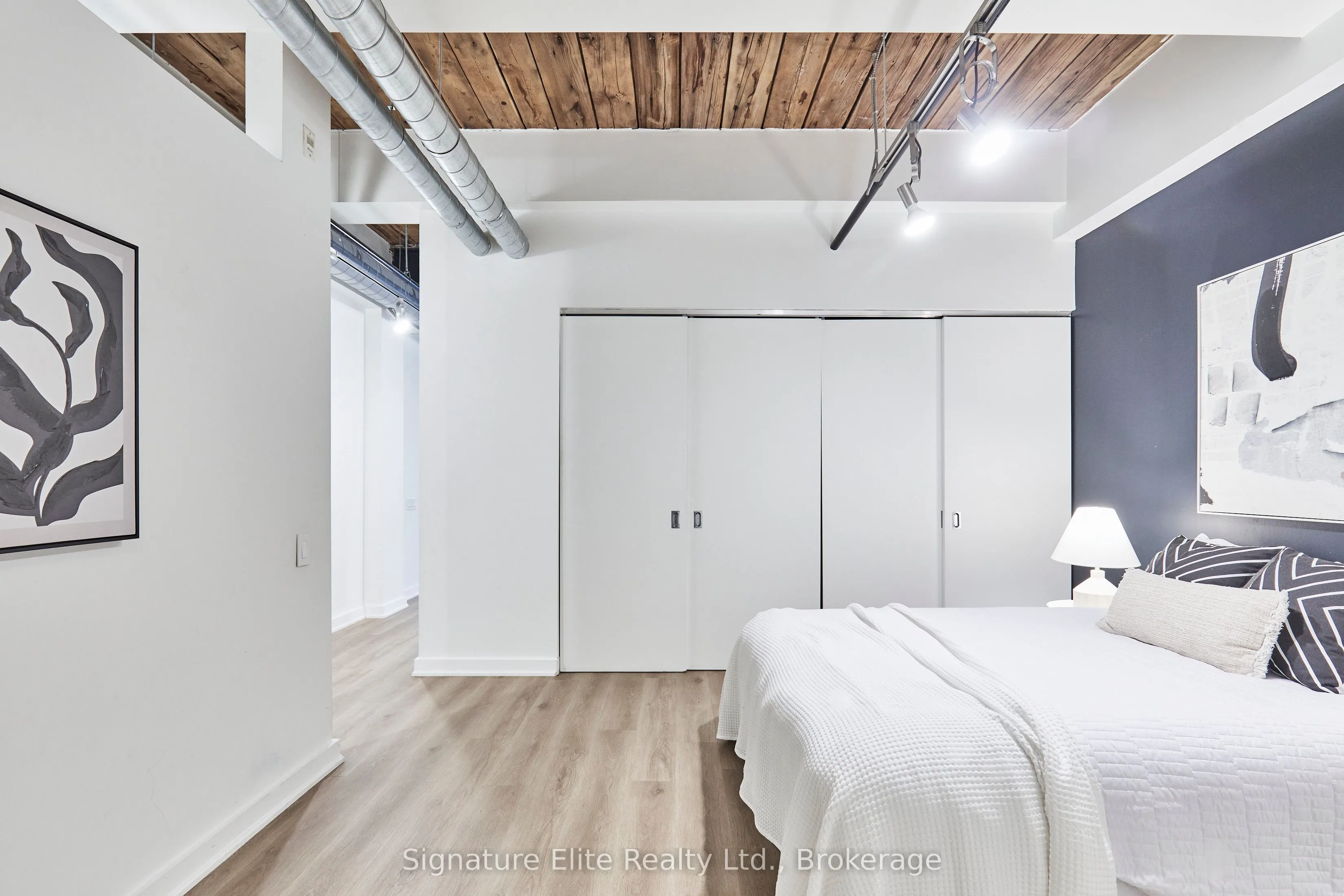 43 Hanna Avenue, #207