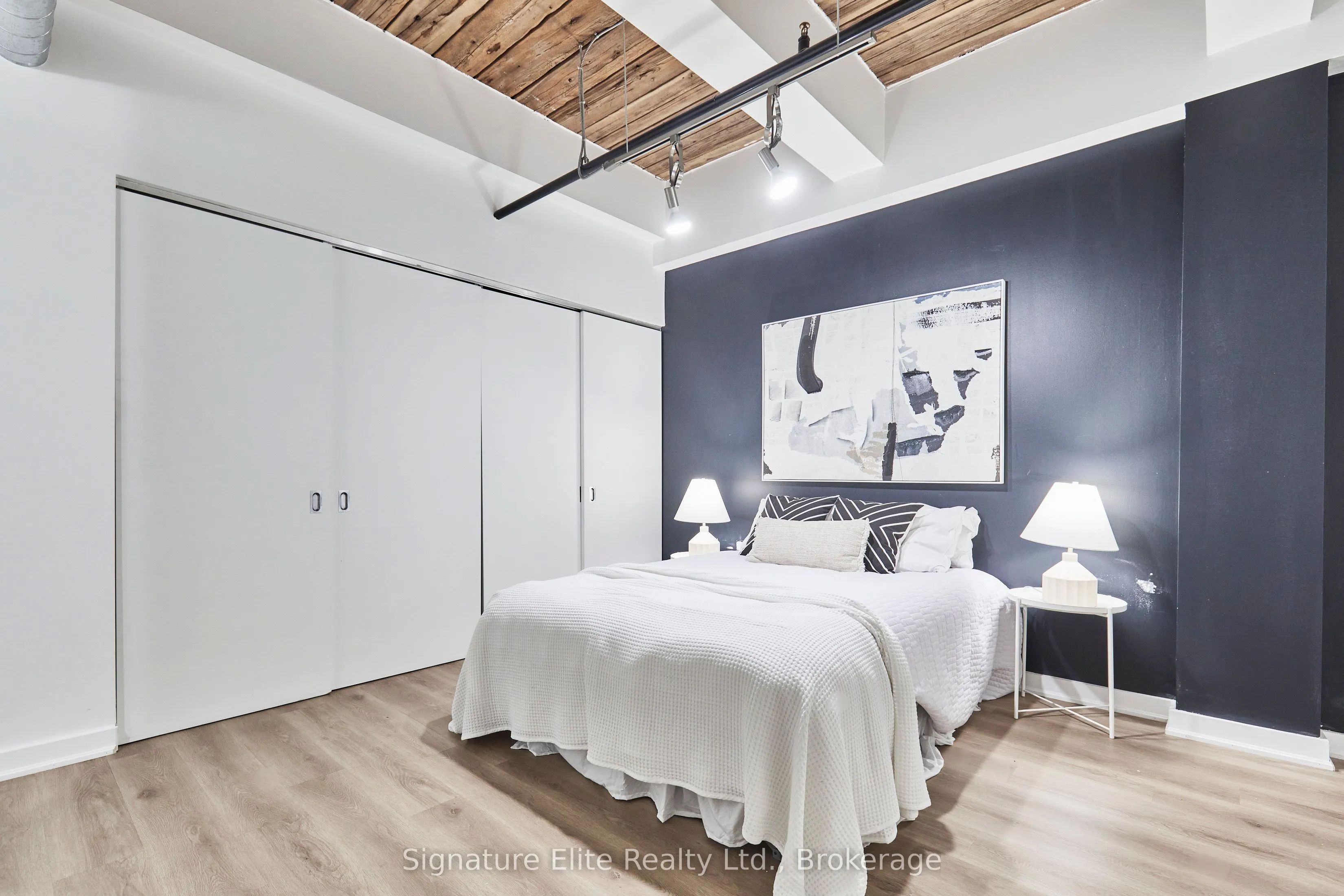 43 Hanna Avenue, #207