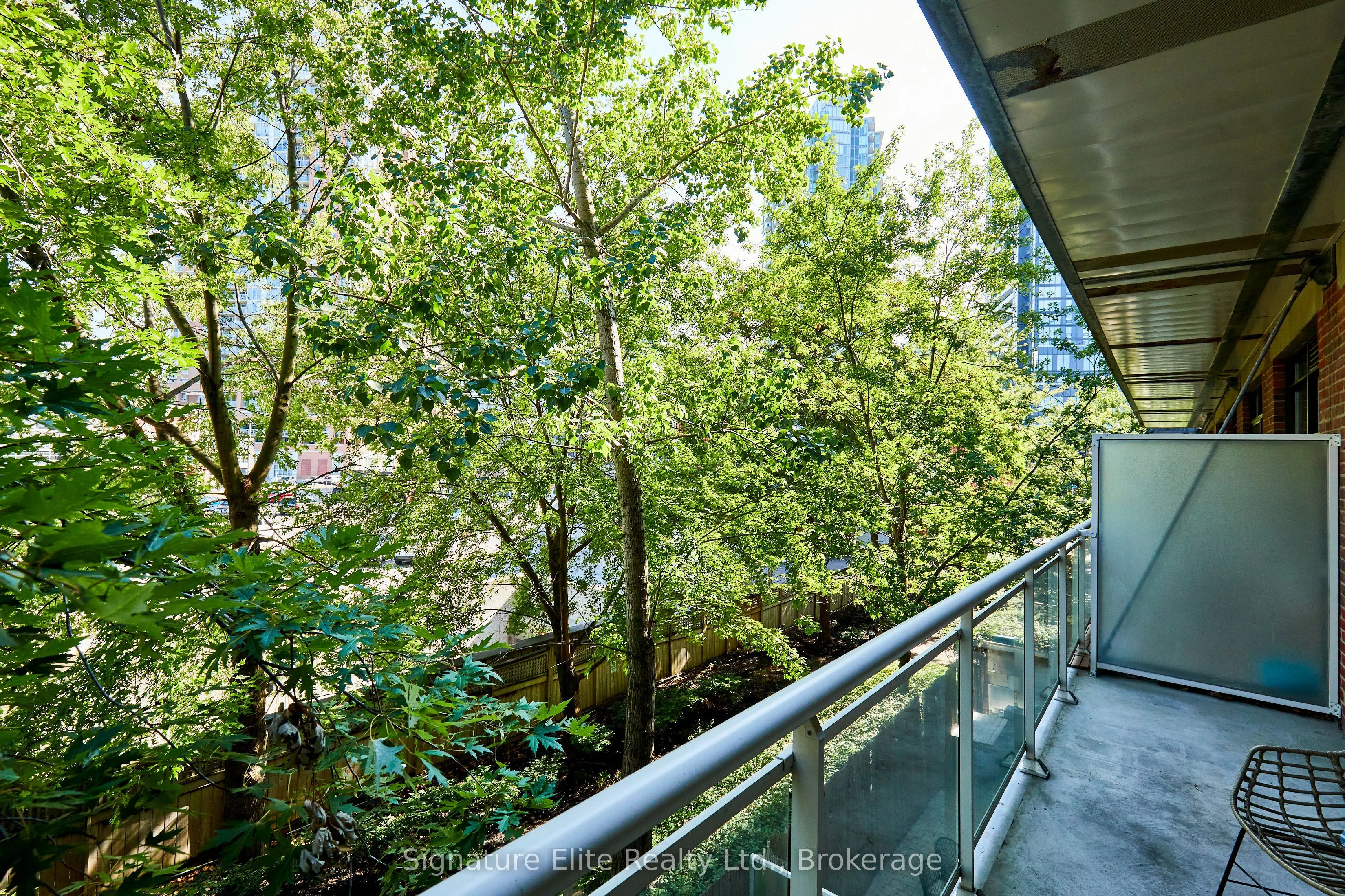 43 Hanna Avenue, #207