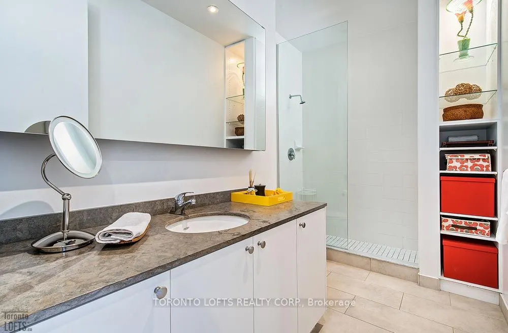 43 Hanna Avenue, #516