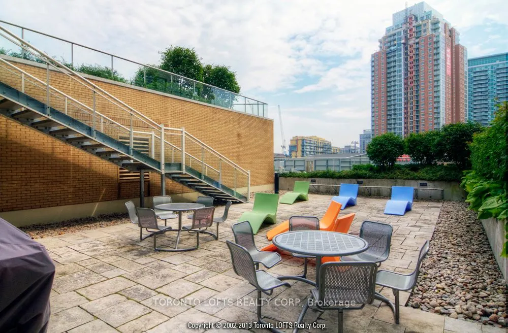 43 Hanna Avenue, #516