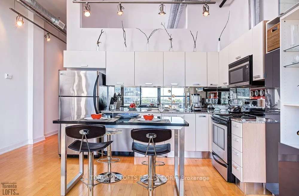 43 Hanna Avenue, #516