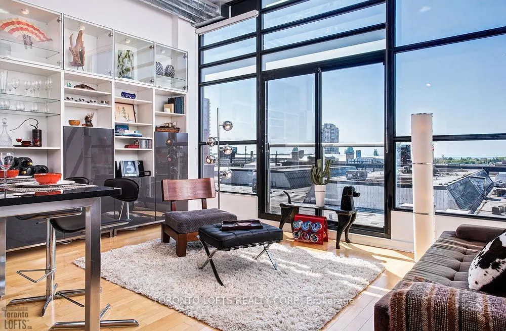43 Hanna Avenue, #516
