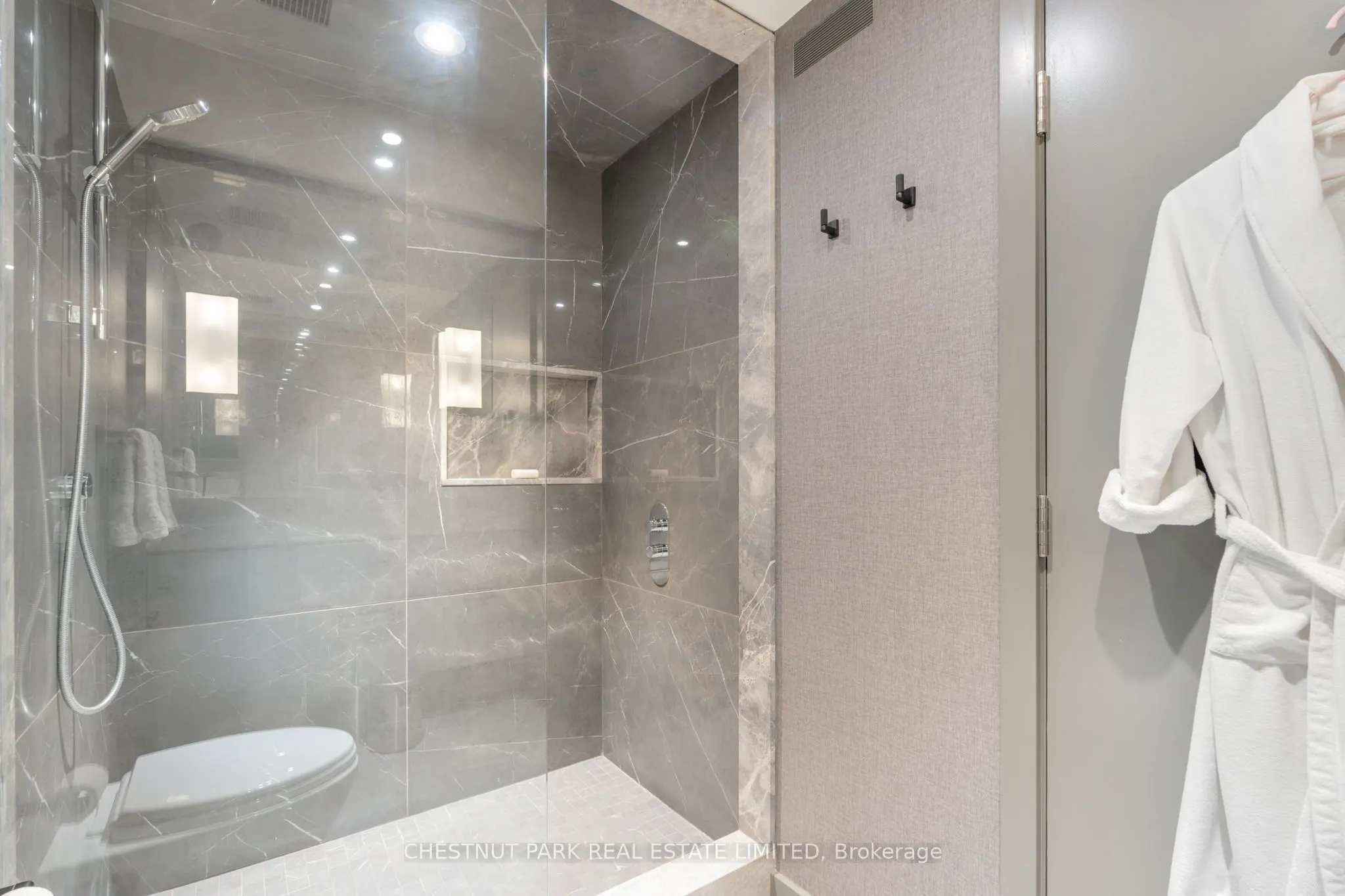 84 Oriole Road, #3