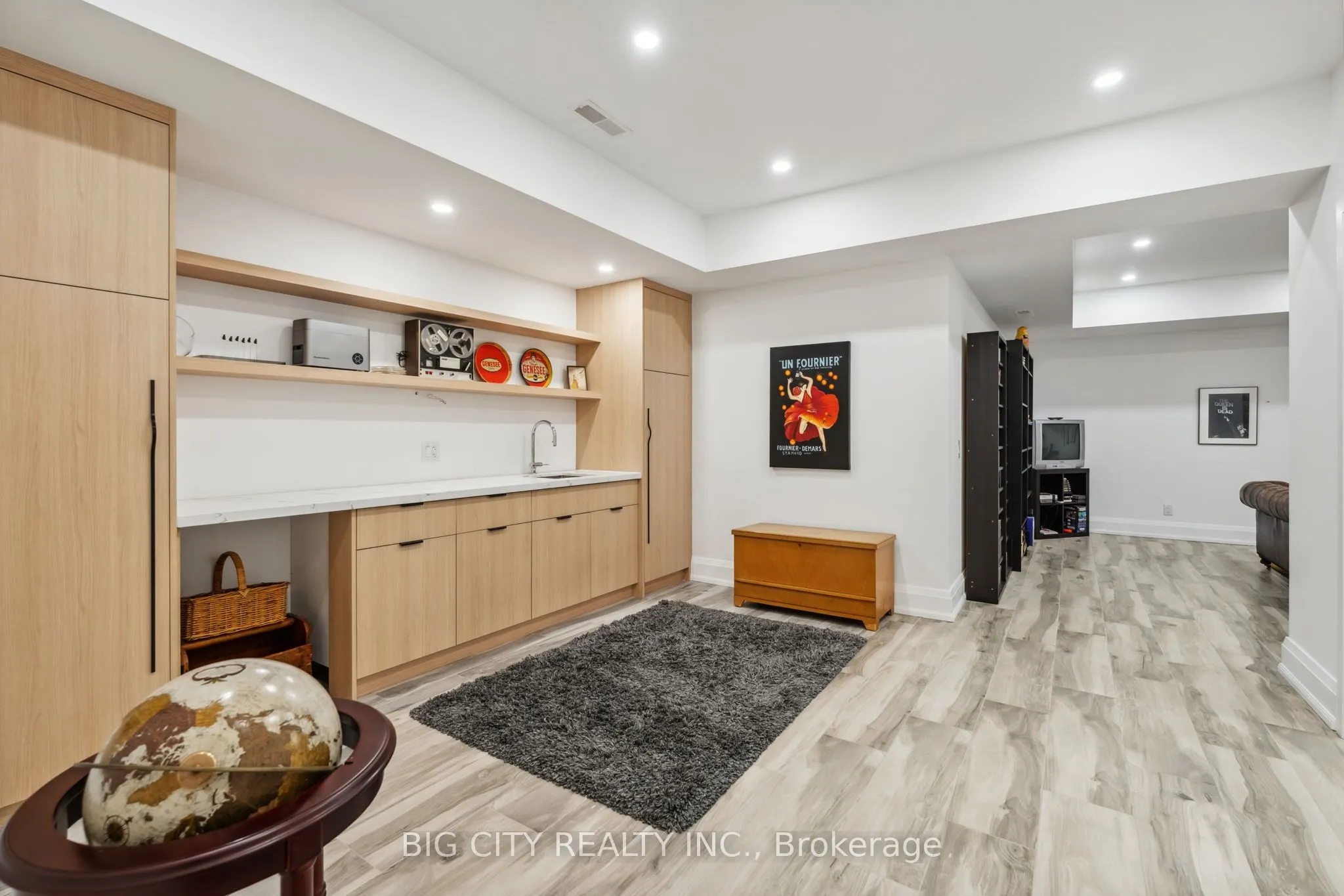 75 Lawrence Crescent