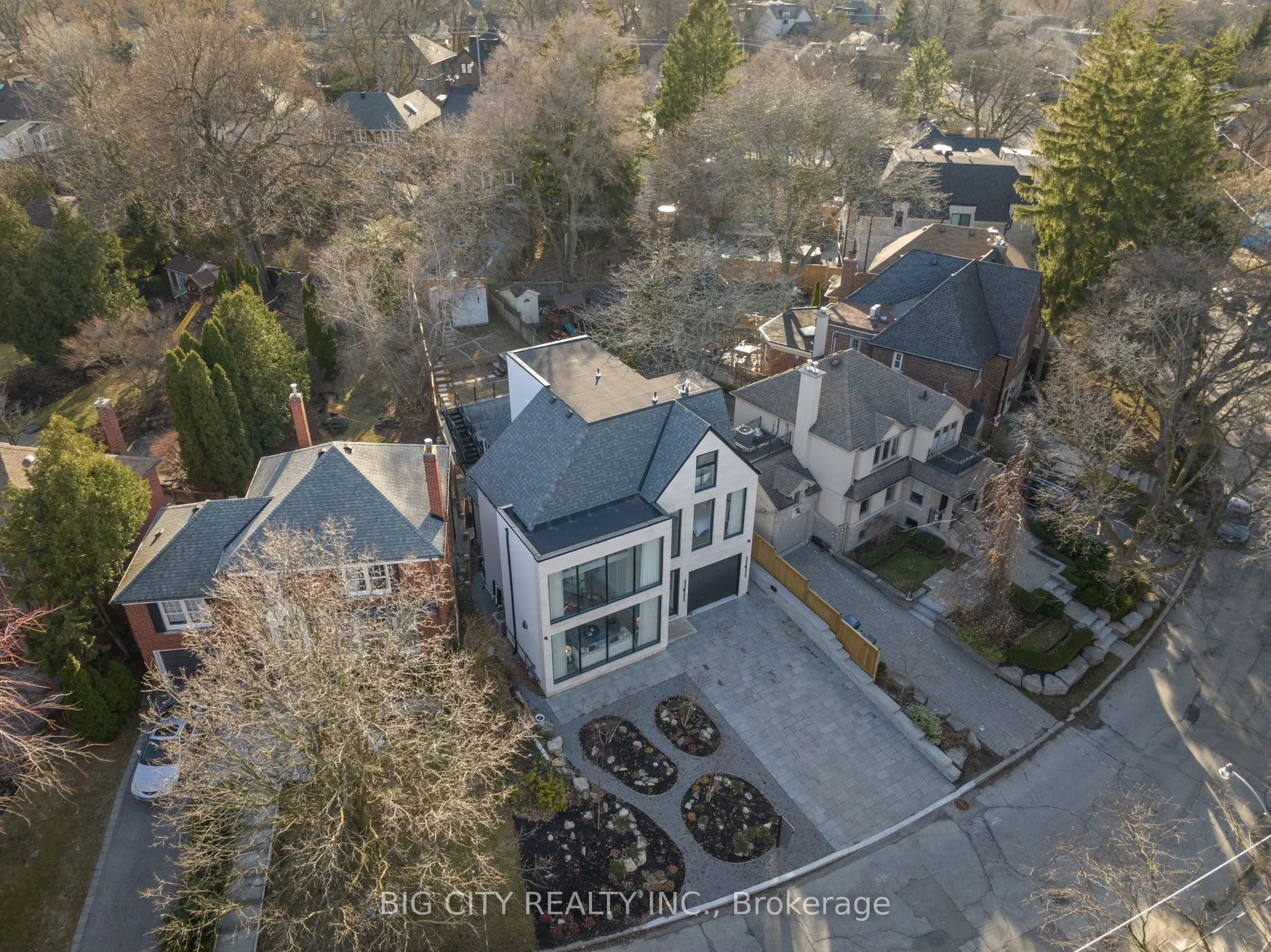 75 Lawrence Crescent