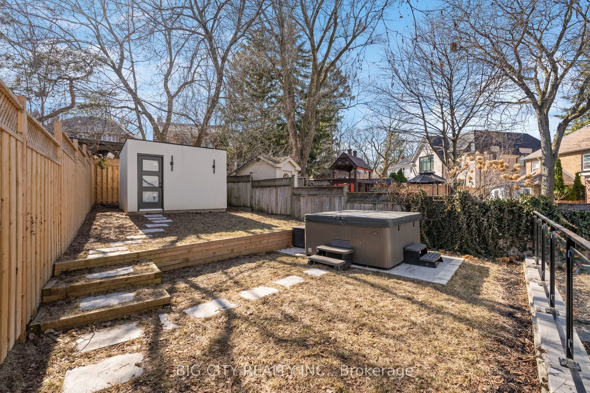 75 Lawrence Crescent