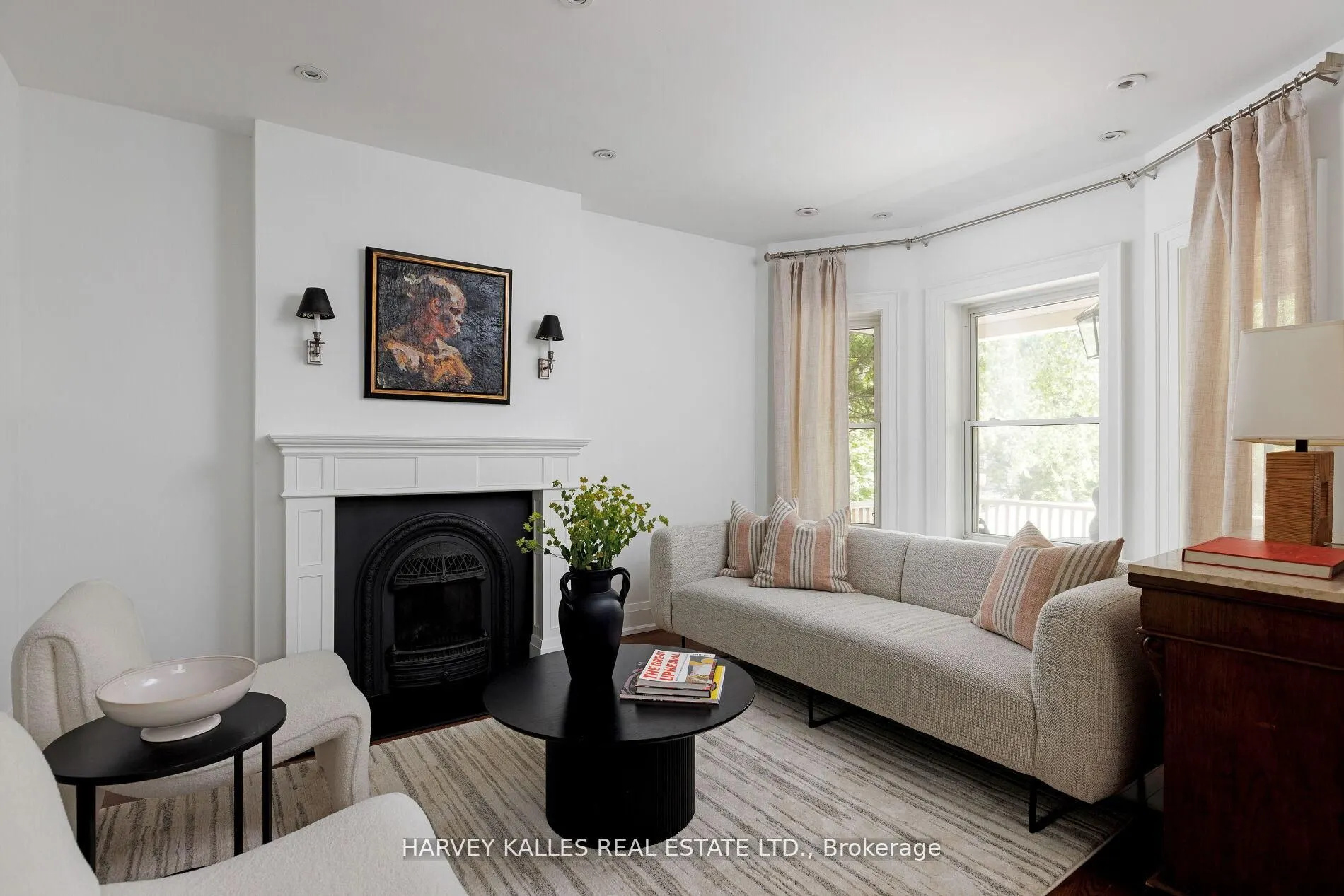8 Edgewood Crescent