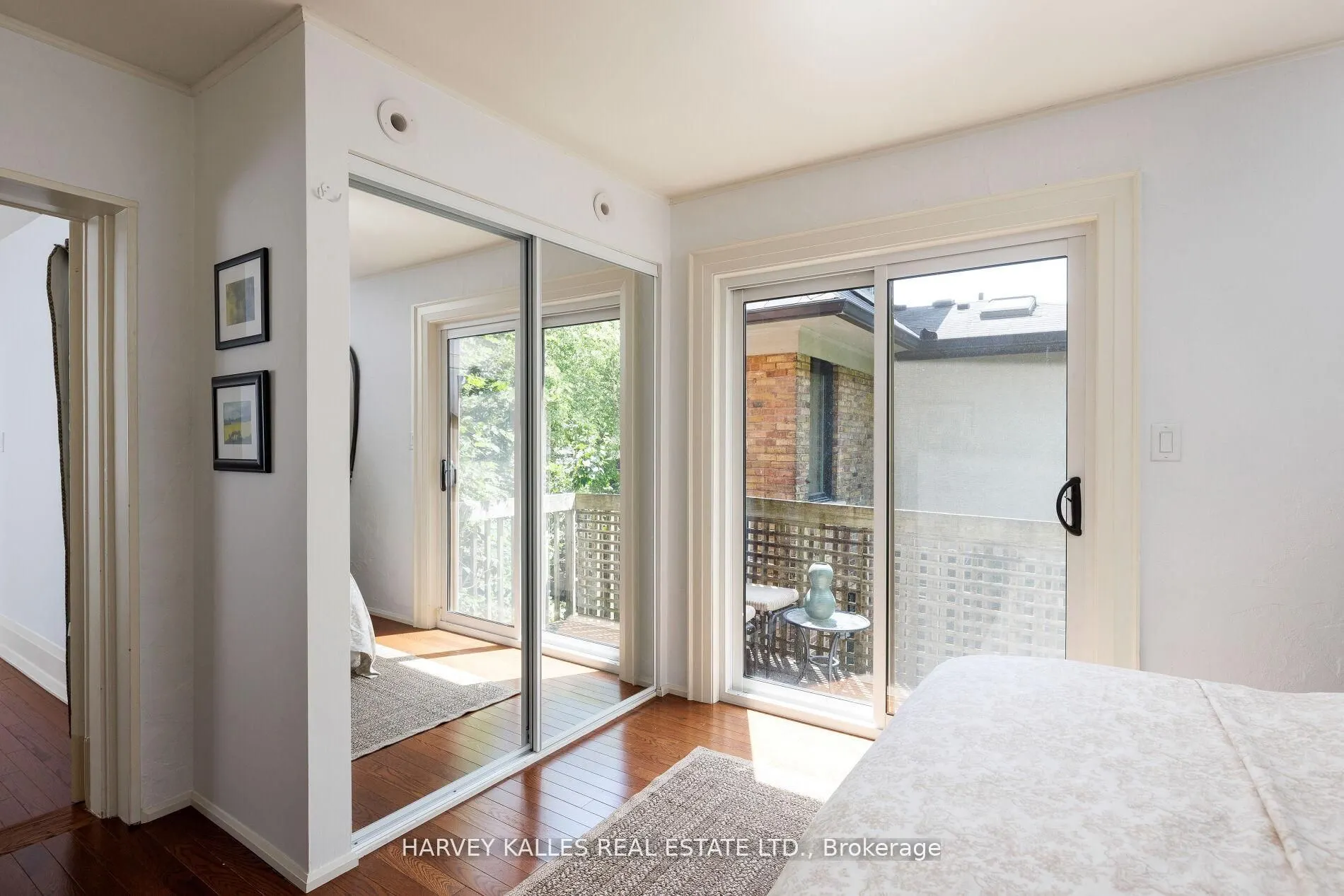 8 Edgewood Crescent