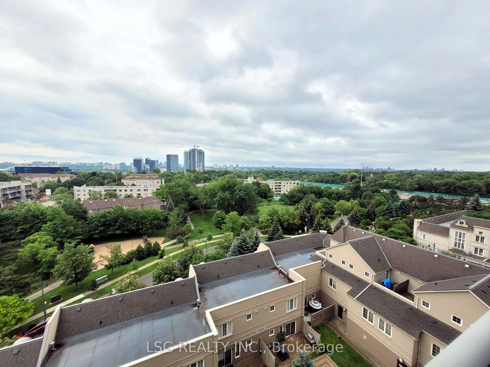 8 Rean Drive, #906