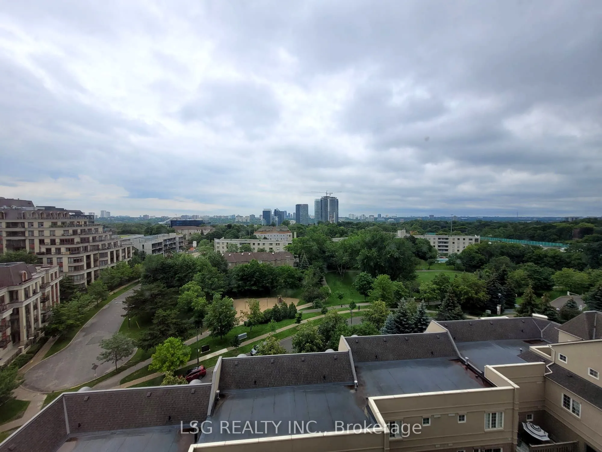 8 Rean Drive, #906