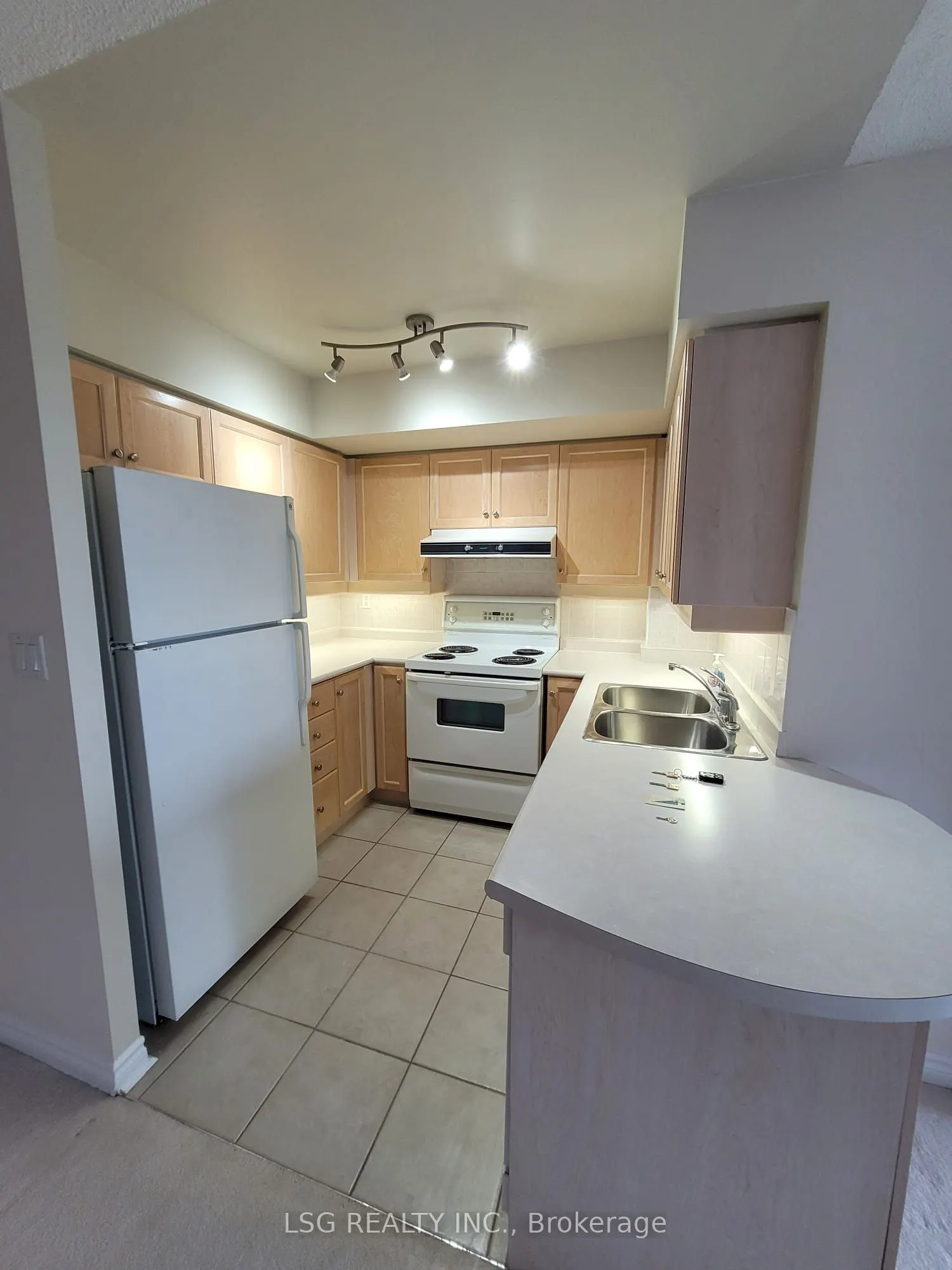 8 Rean Drive, #906