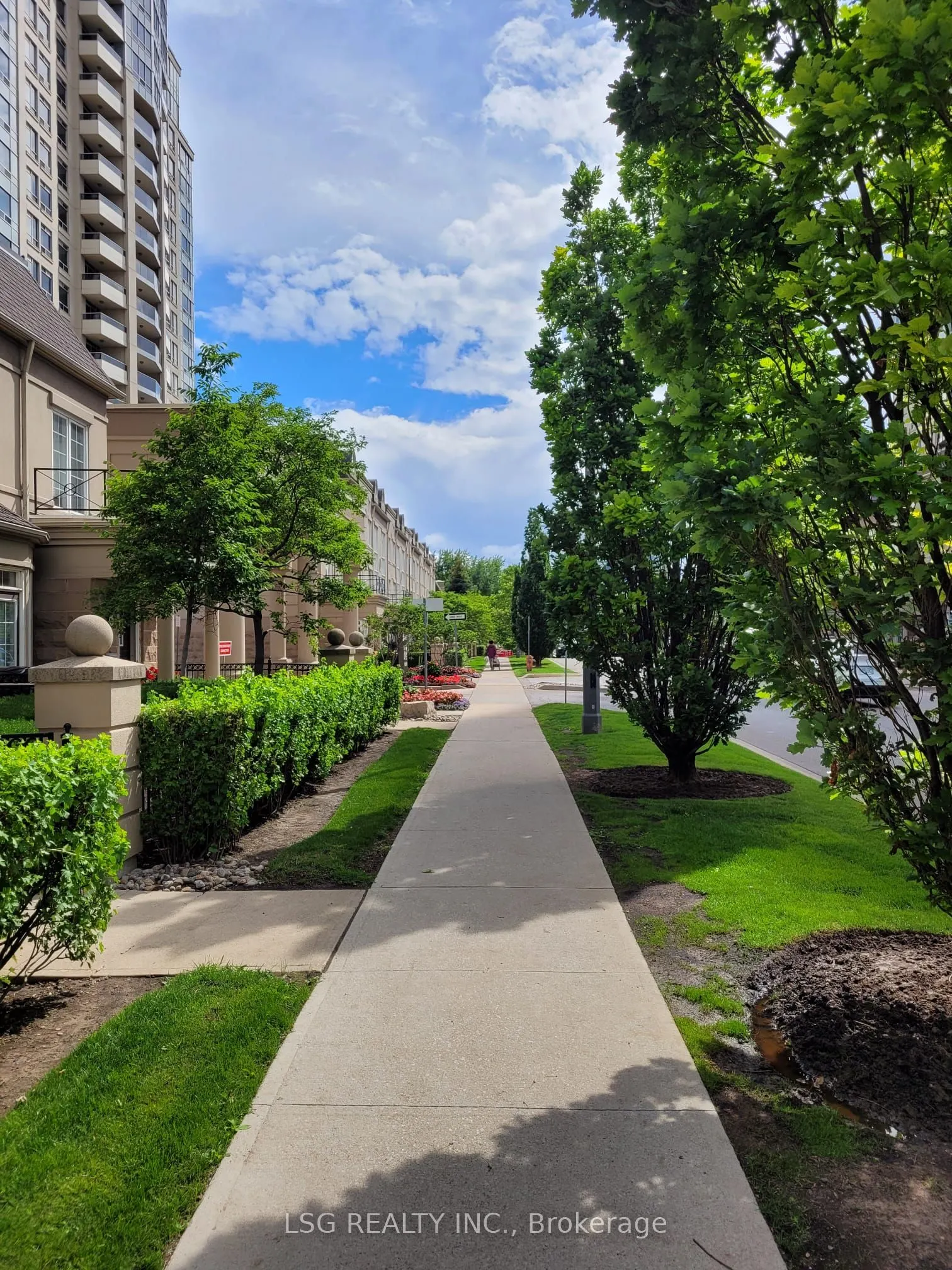 8 Rean Drive, #906