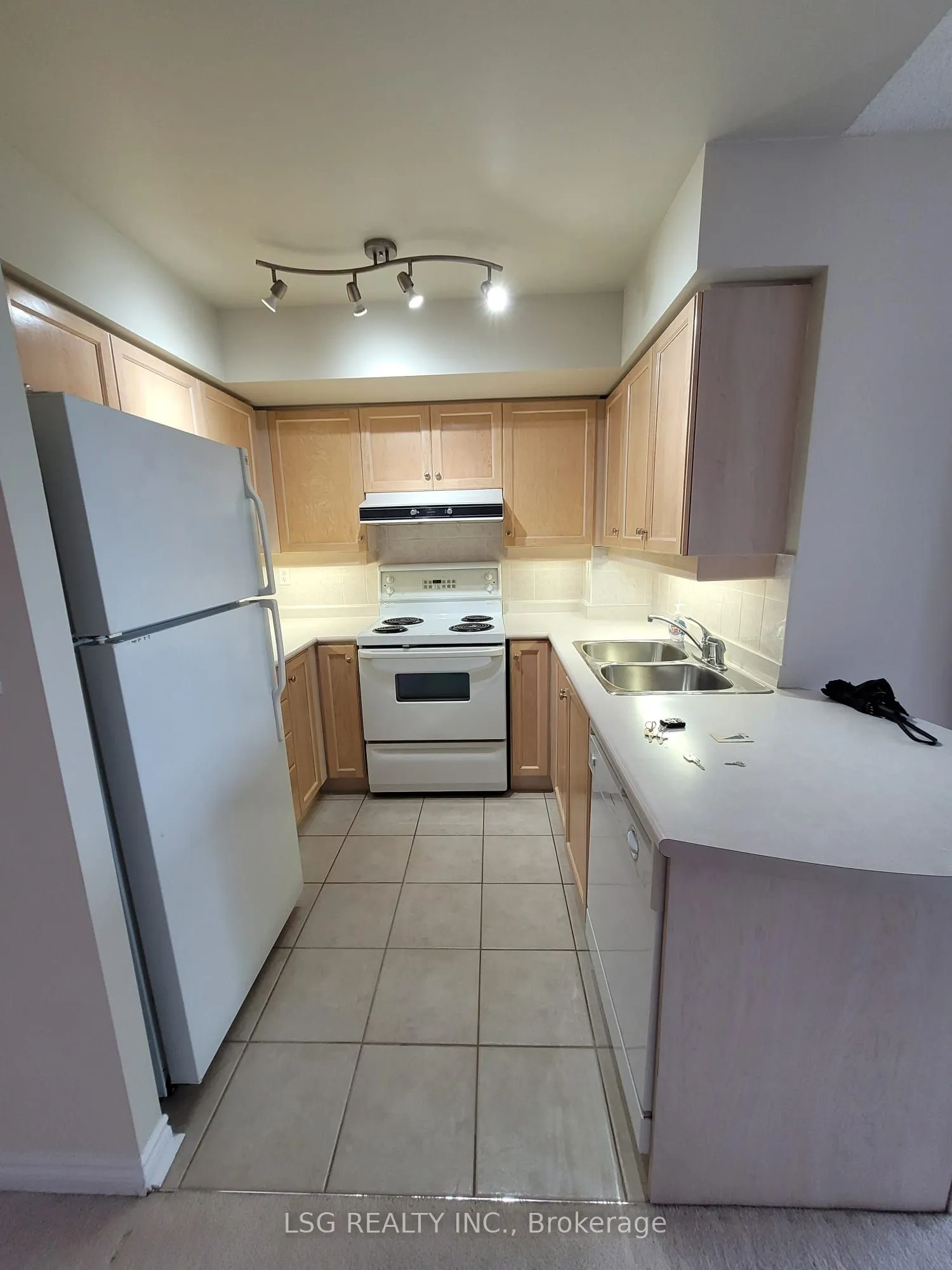 8 Rean Drive, #906
