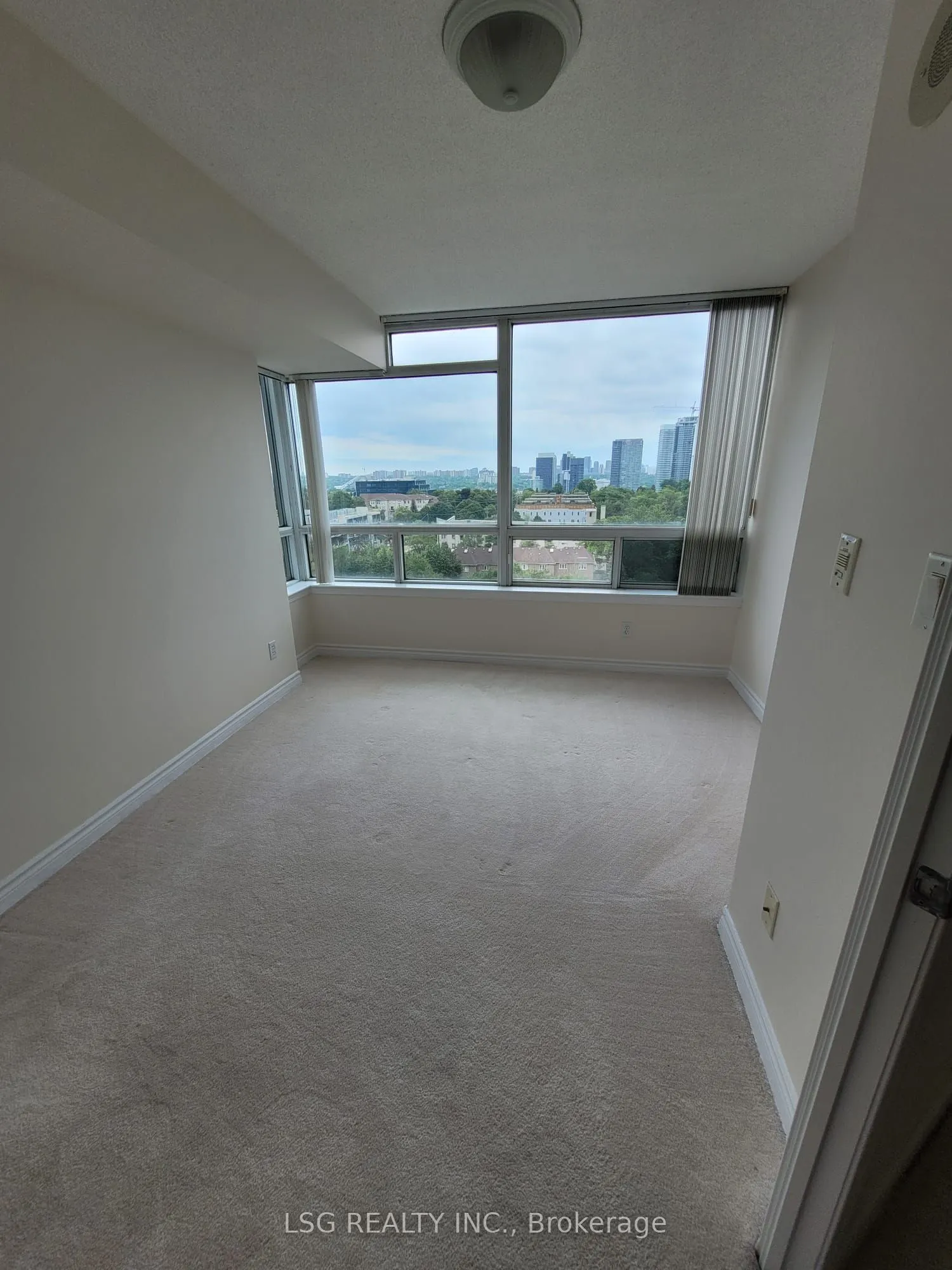 8 Rean Drive, #906