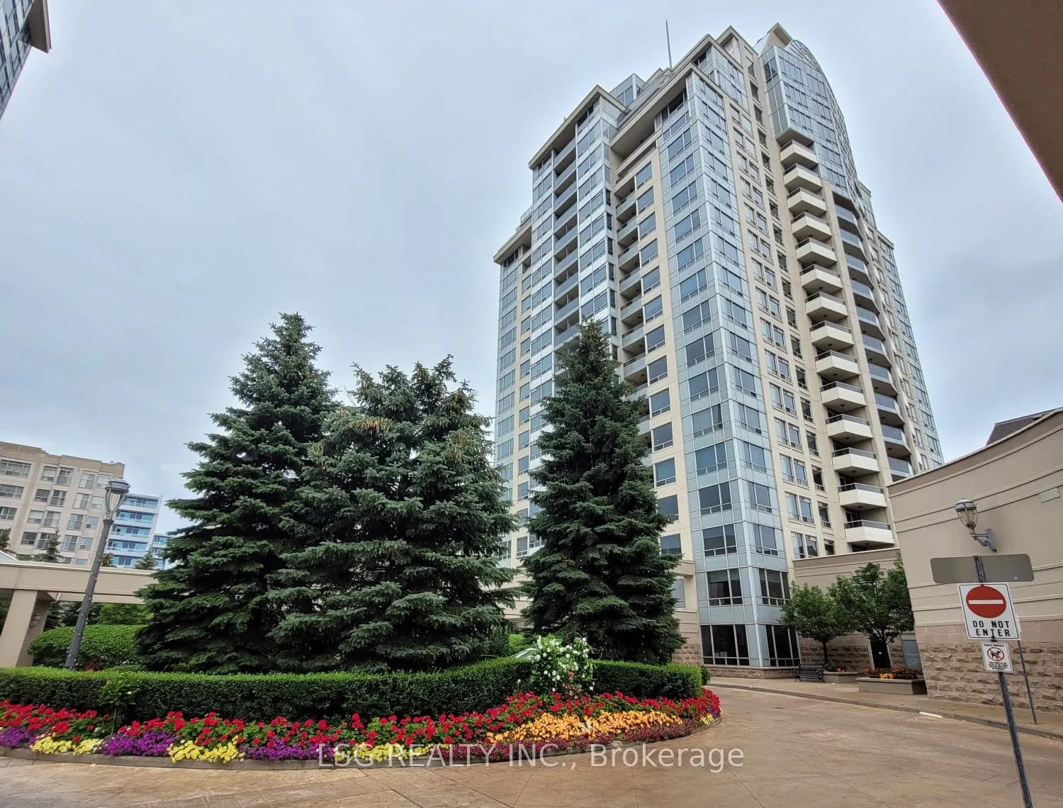 8 Rean Drive, #906