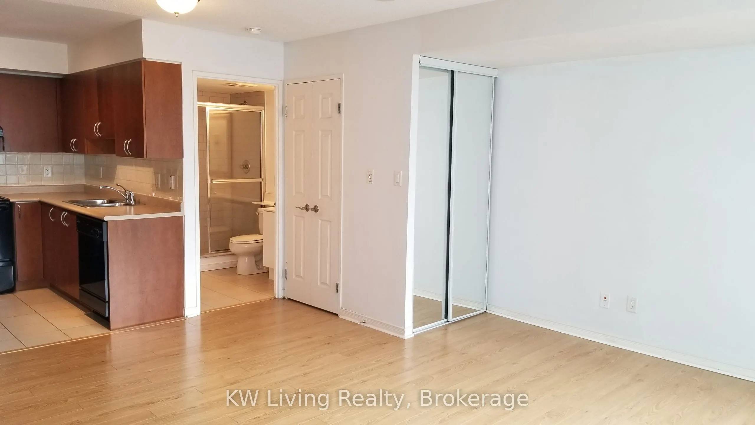 230 King Street E, #1121