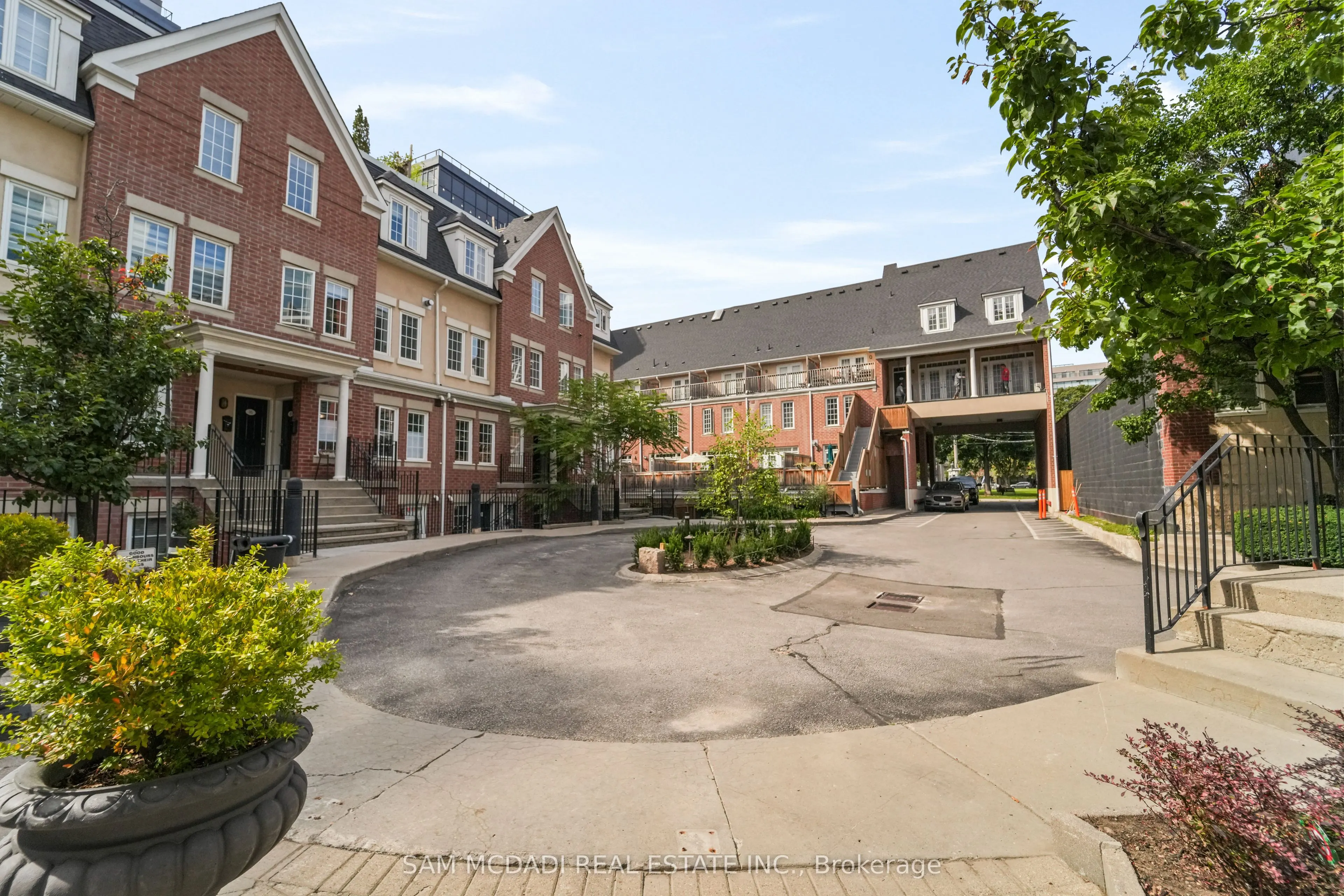 29 Niagara Street, #49