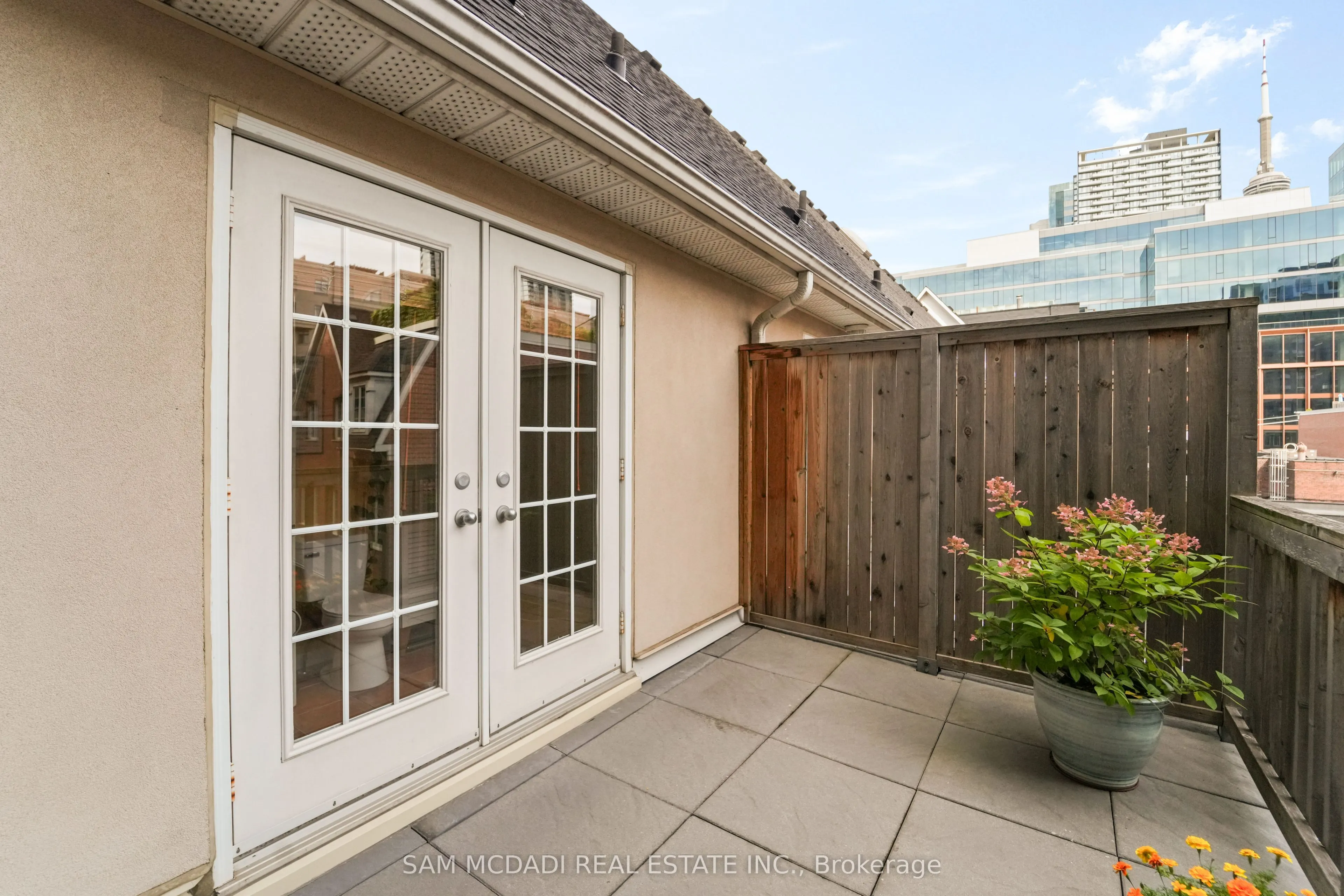 29 Niagara Street, #49