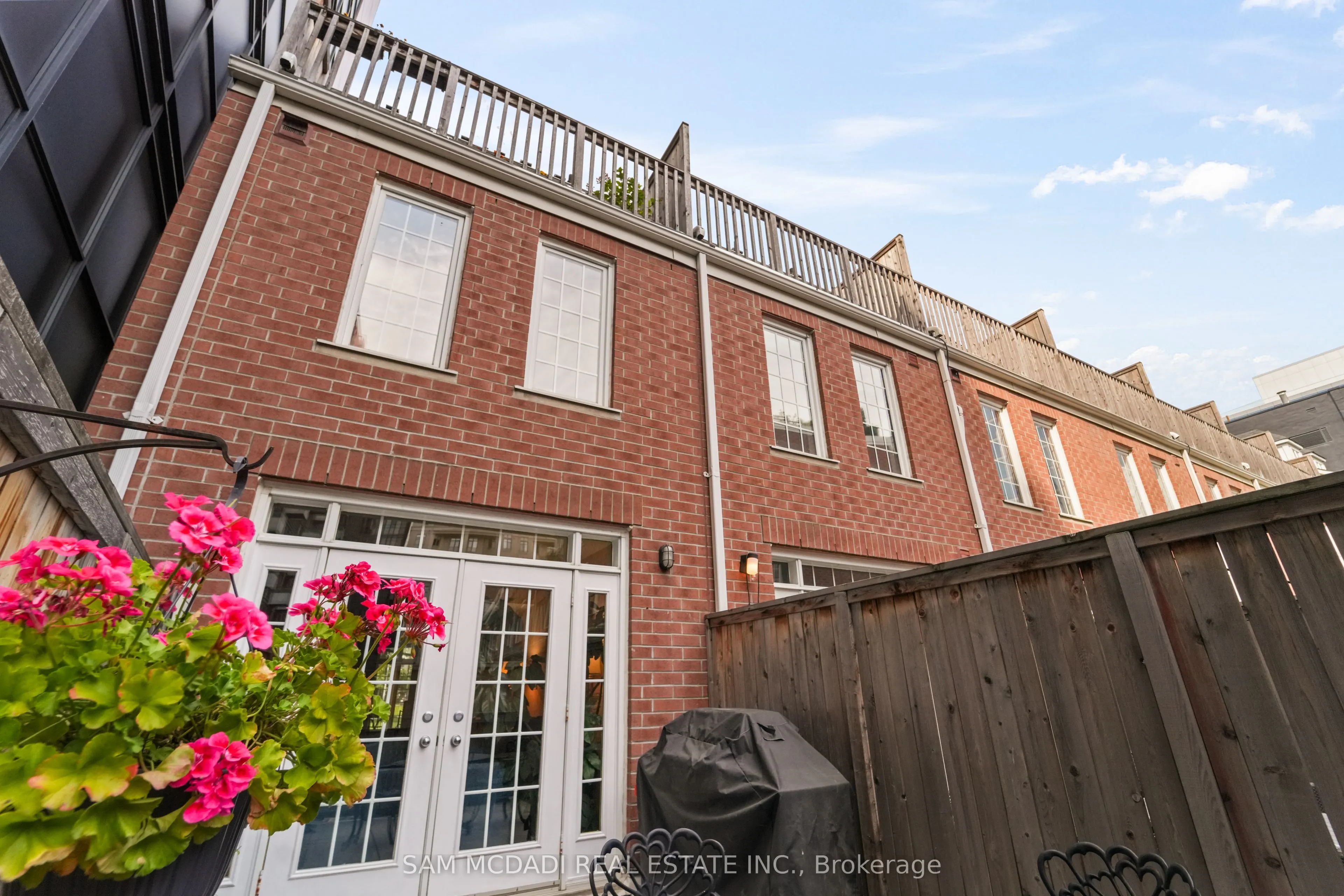 29 Niagara Street, #49