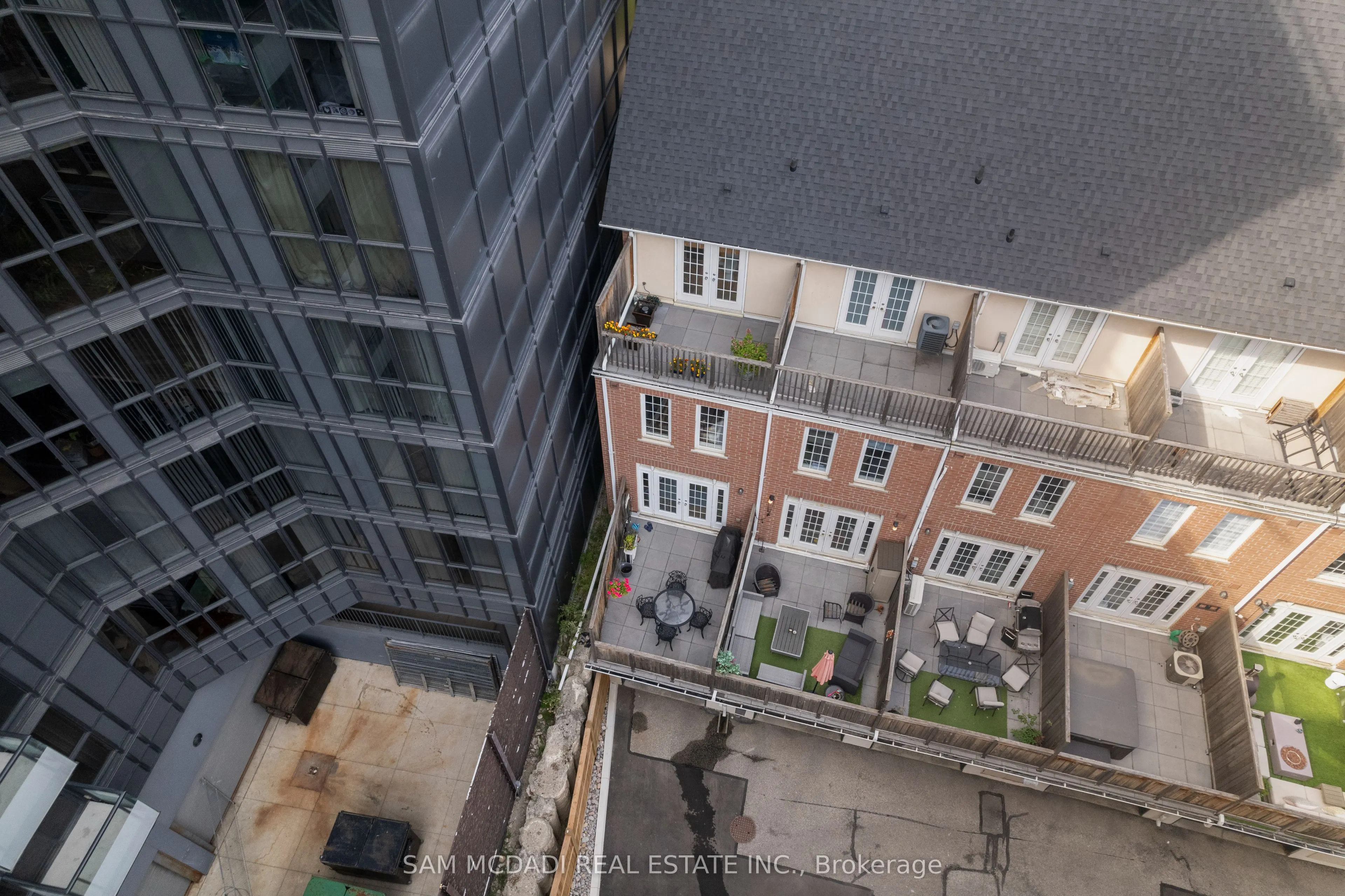 29 Niagara Street, #49