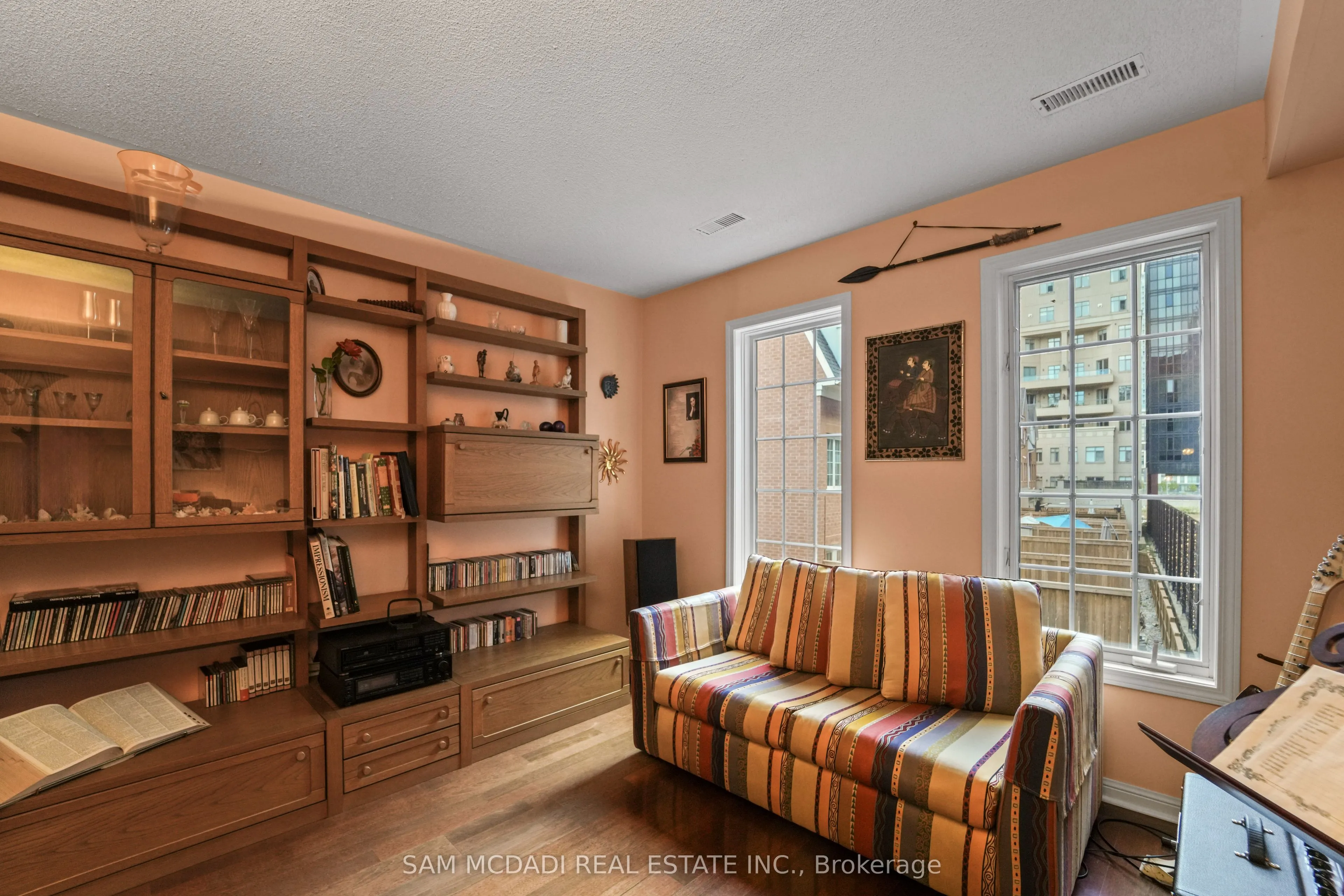 29 Niagara Street, #49