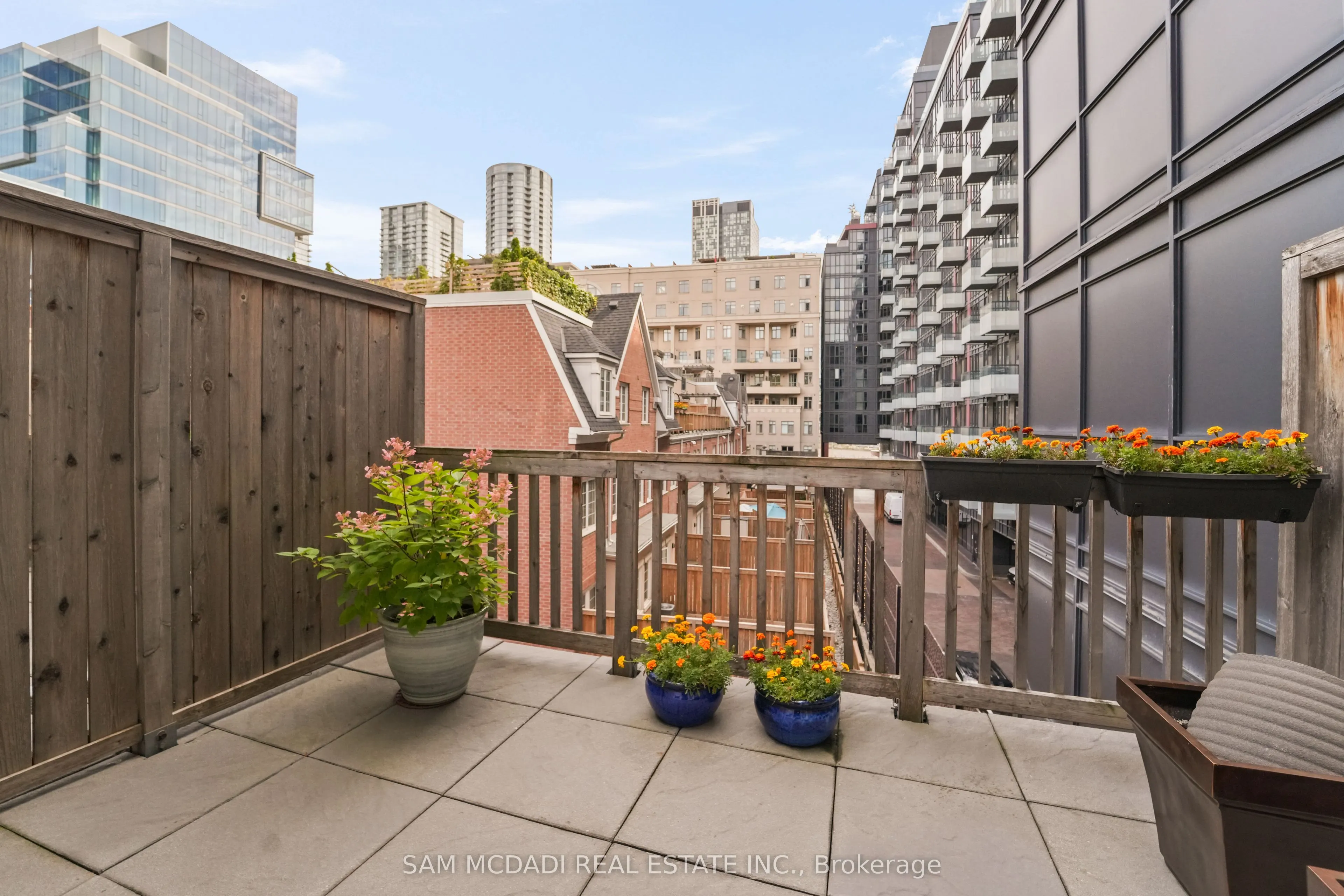 29 Niagara Street, #49