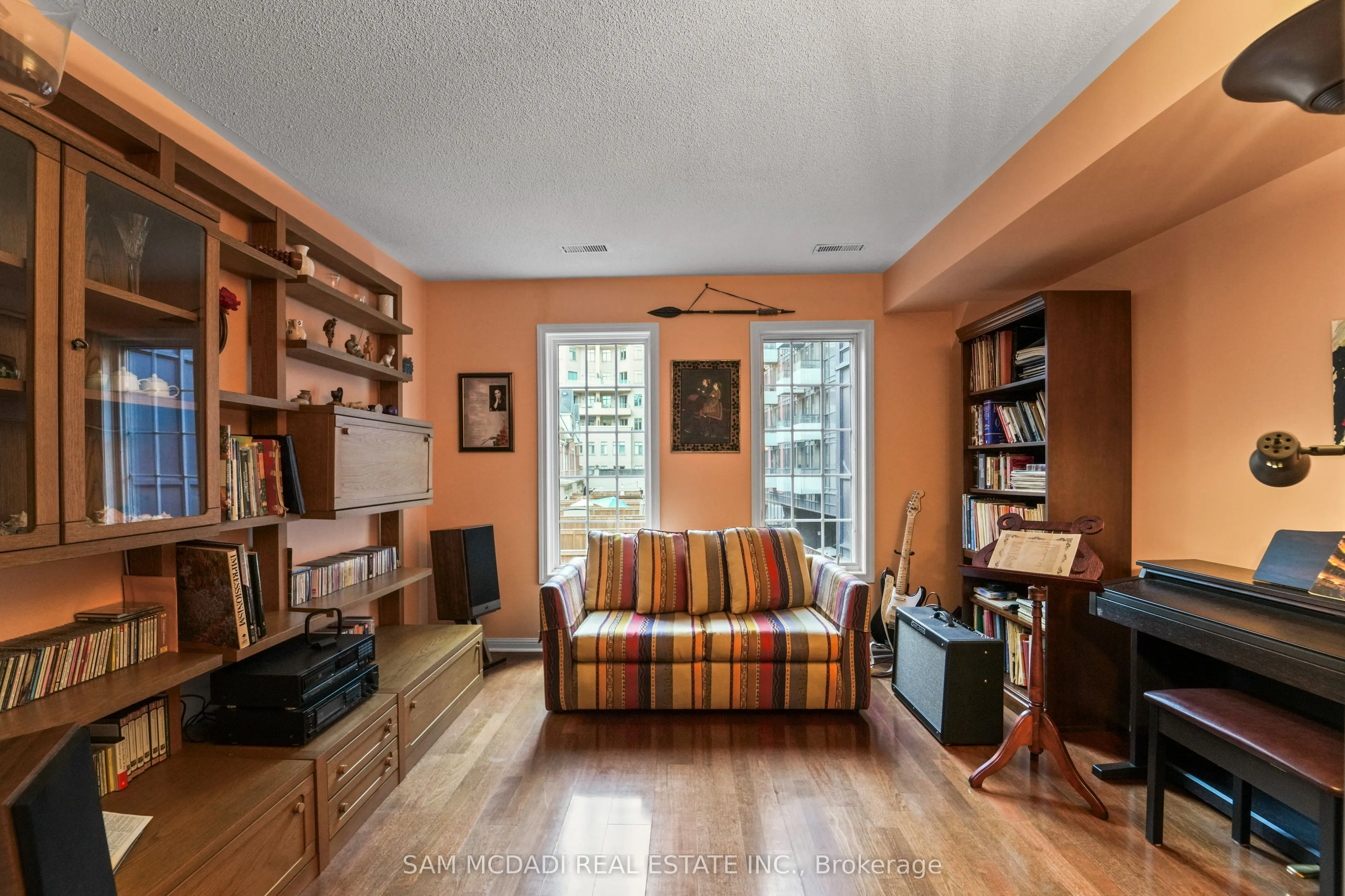 29 Niagara Street, #49